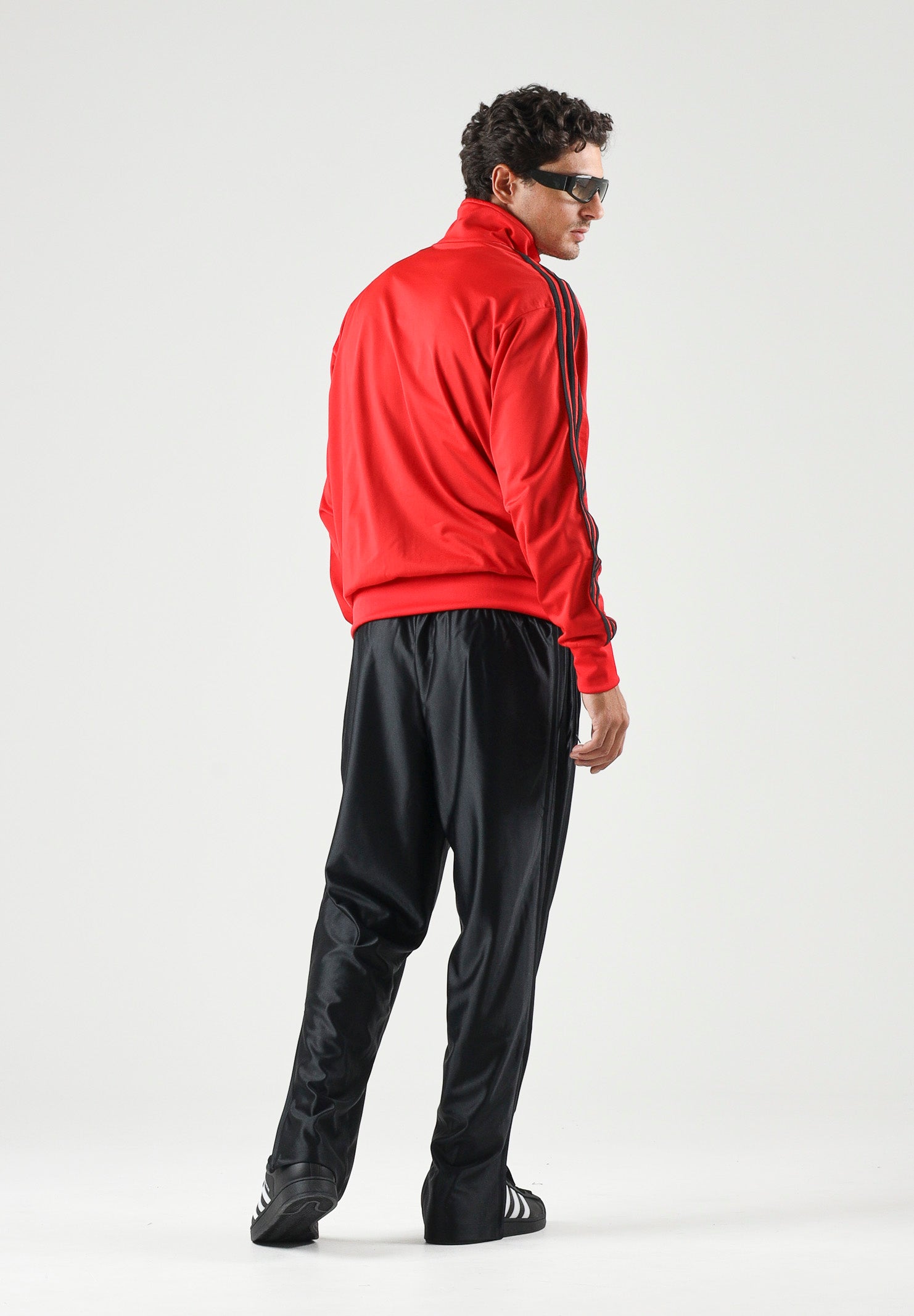 ADIDAS ORIGINALS Felpa FIREBIRD con zip, vivid red- rosso vivo, da uomo con strisce nere a contrasto<BR/> KS7461 . ADIDAS ORIGINALS
