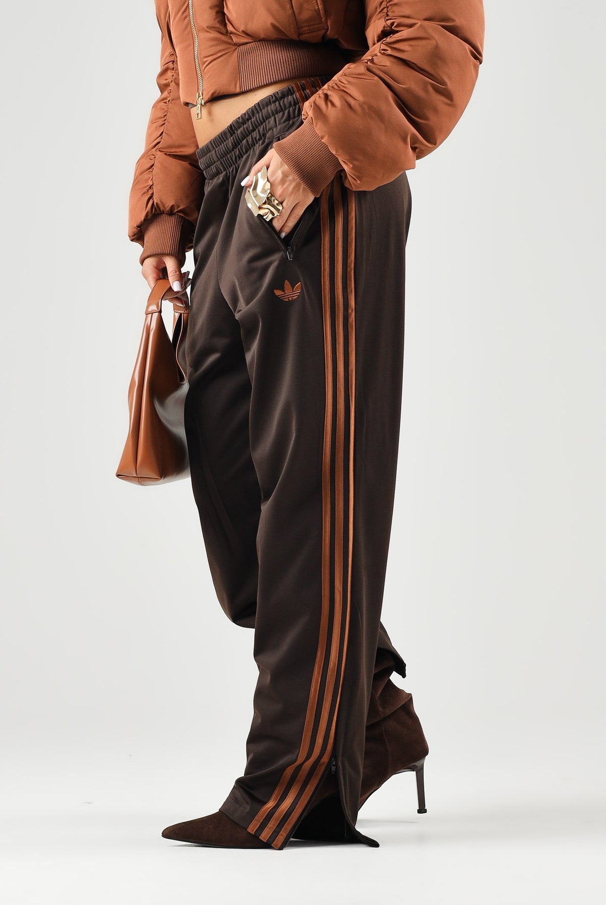 ADIDAS ORIGINALS Pantaloni FIREBIRD TRACK PANTS Aurora Coffee marrone per uomo e donna KS7477 . ADIDAS ORIGINALS
