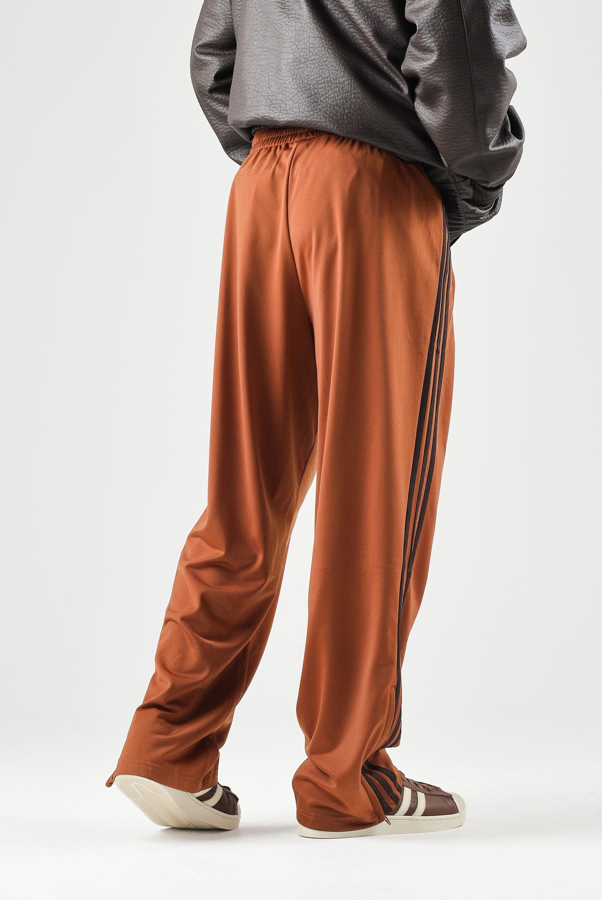 ADIDAS ORIGINALS Pantaloni FIREBIRD VELOUR marrone e bronzo per uomo e donna KS7479 . ADIDAS ORIGINALS