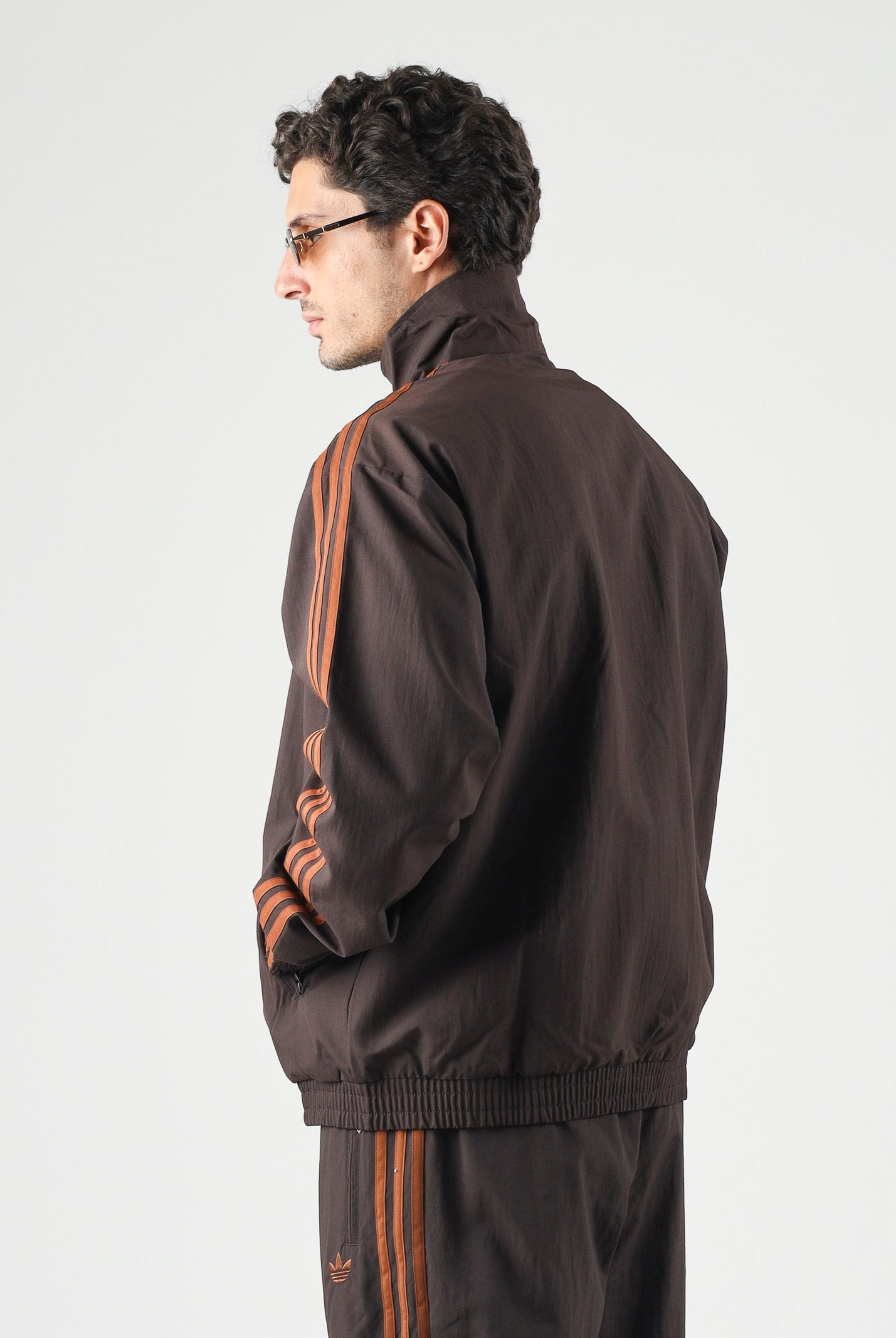 ADIDAS ORIGINALS Giacca FIREBIRD WOVEN T Aurora Coffee-marrone da uomo con logo Trefoil ricamato. KS7492 . ADIDAS ORIGINALS