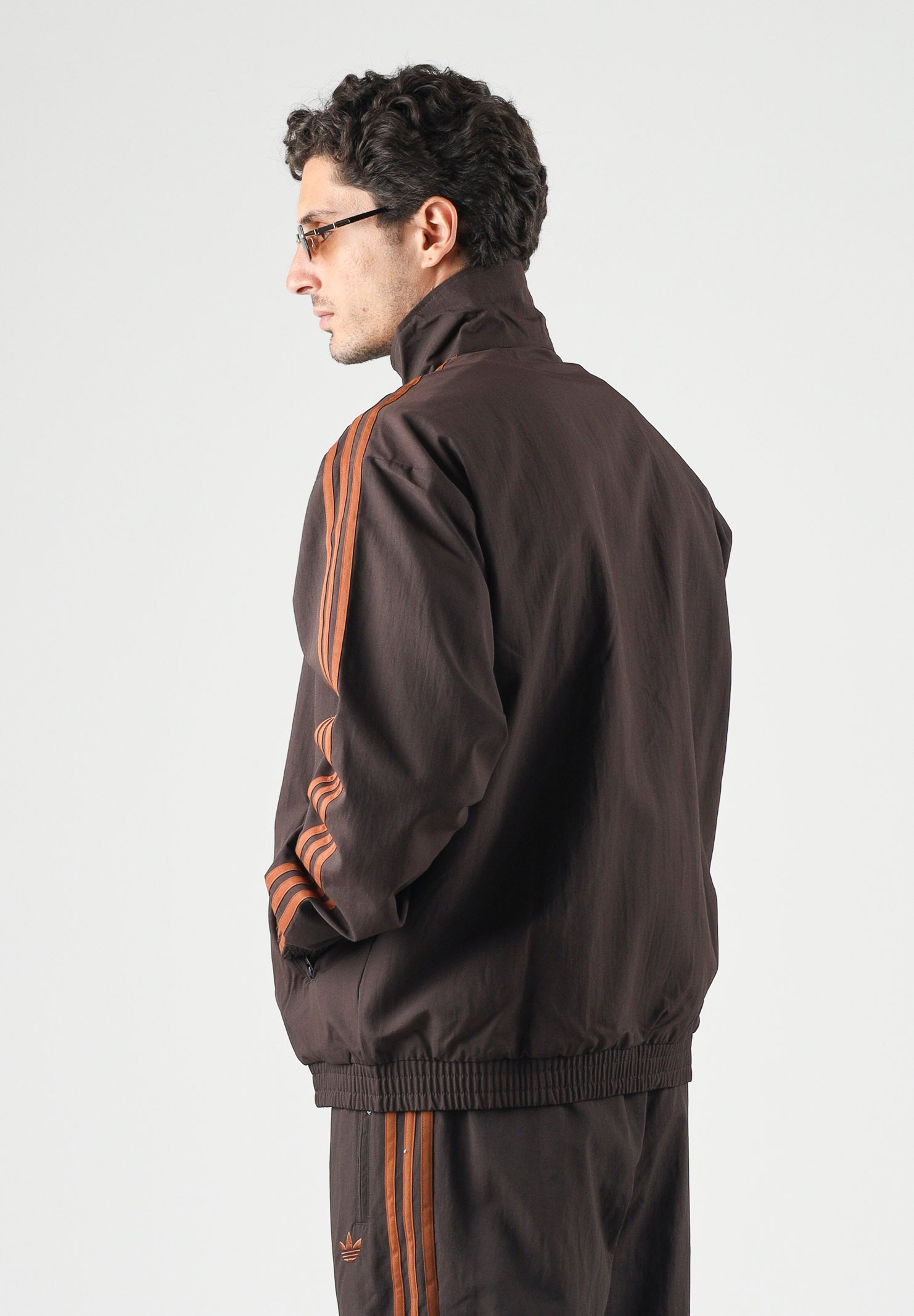 ADIDAS ORIGINALS Giacca FIREBIRD WOVEN T Aurora Coffee-marrone da uomo con logo Trefoil ricamato. KS7492 . ADIDAS ORIGINALS