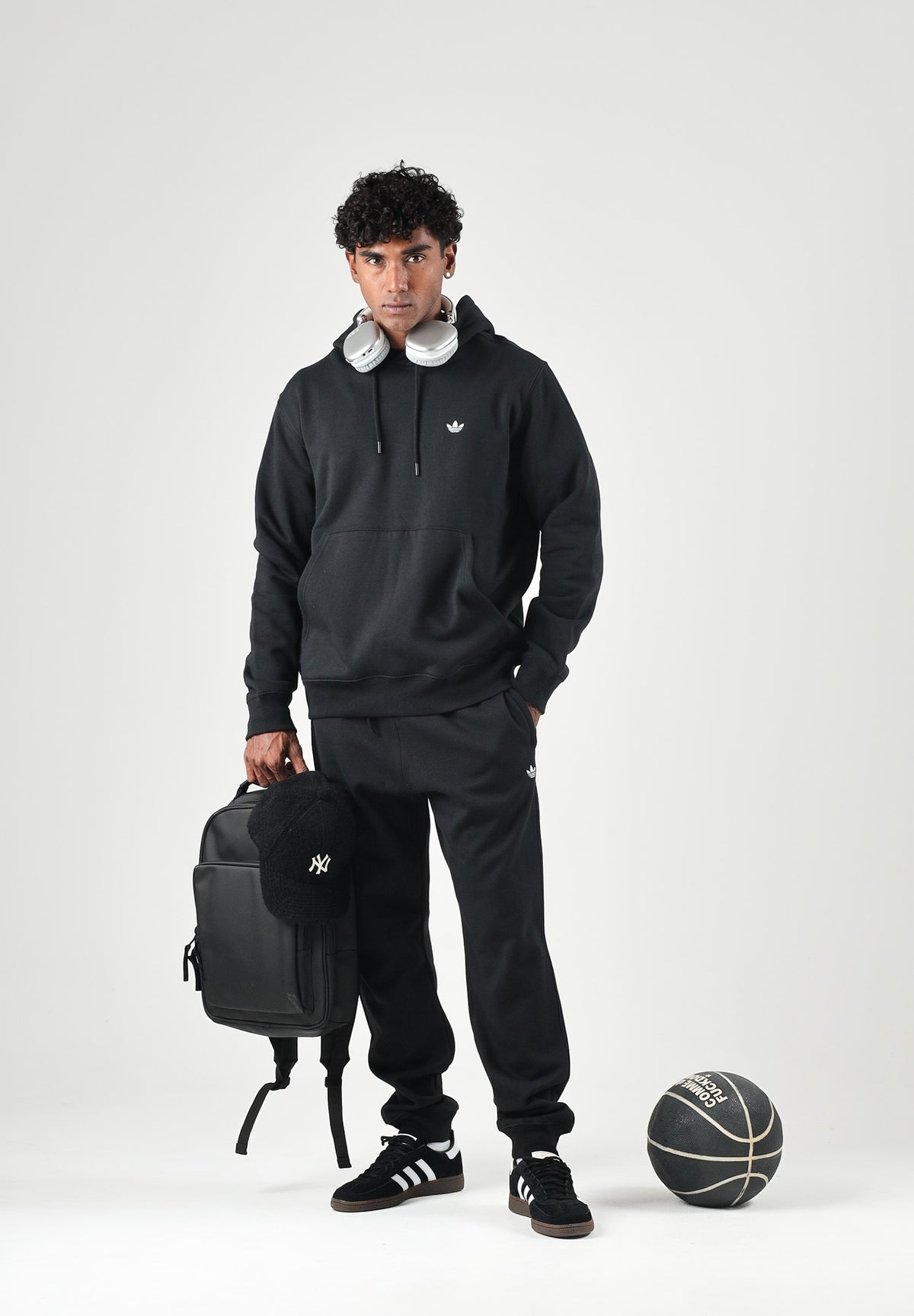 ADIDAS ORIGINALS Felpa cn cappuccio TREFOIL ESSENTIALS HOODIE nera da uomo con logo iconico KS8920 . ADIDAS ORIGINALS