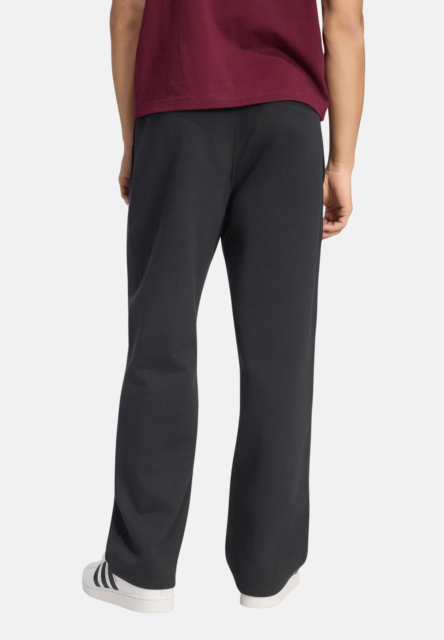 ADIDAS ORIGINALS Pantaloni TREFOIL ESSENTIALS sportivi neri da uomo con logo Trefoil tono su tono<BR/> KS8949 . ADIDAS ORIGINALS