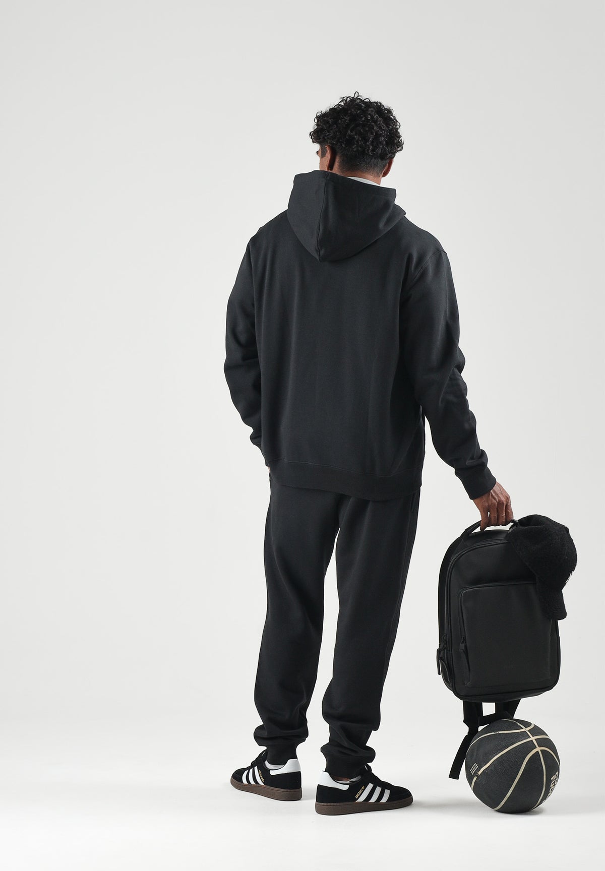 ADIDAS ORIGINALS Pantaloni TREFOIL ESSENTIALS PANTS nero da uomo in tinta unita KS8950 . ADIDAS ORIGINALS