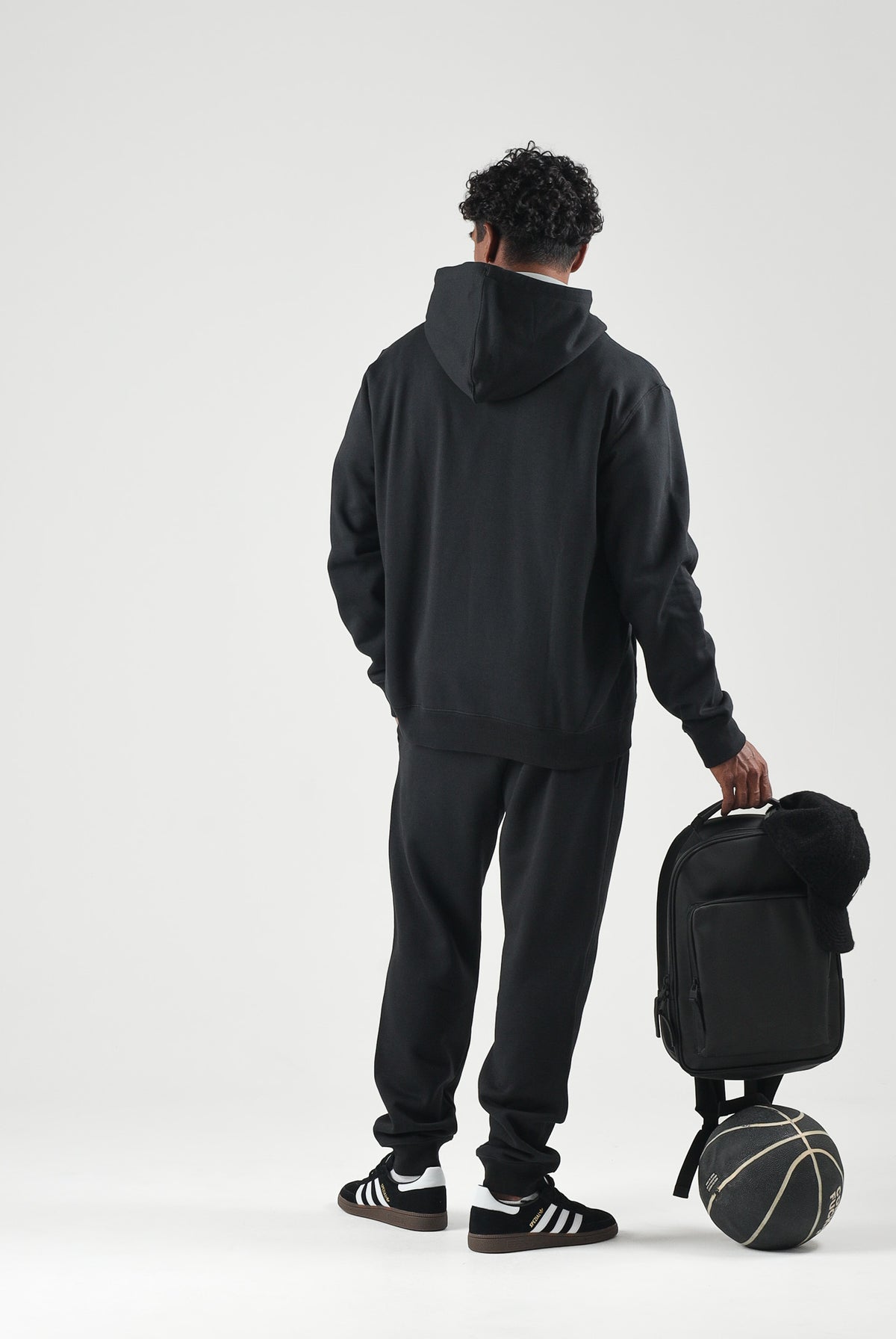 ADIDAS ORIGINALS Pantaloni TREFOIL ESSENTIALS PANTS nero da uomo in tinta unita KS8950 . ADIDAS ORIGINALS