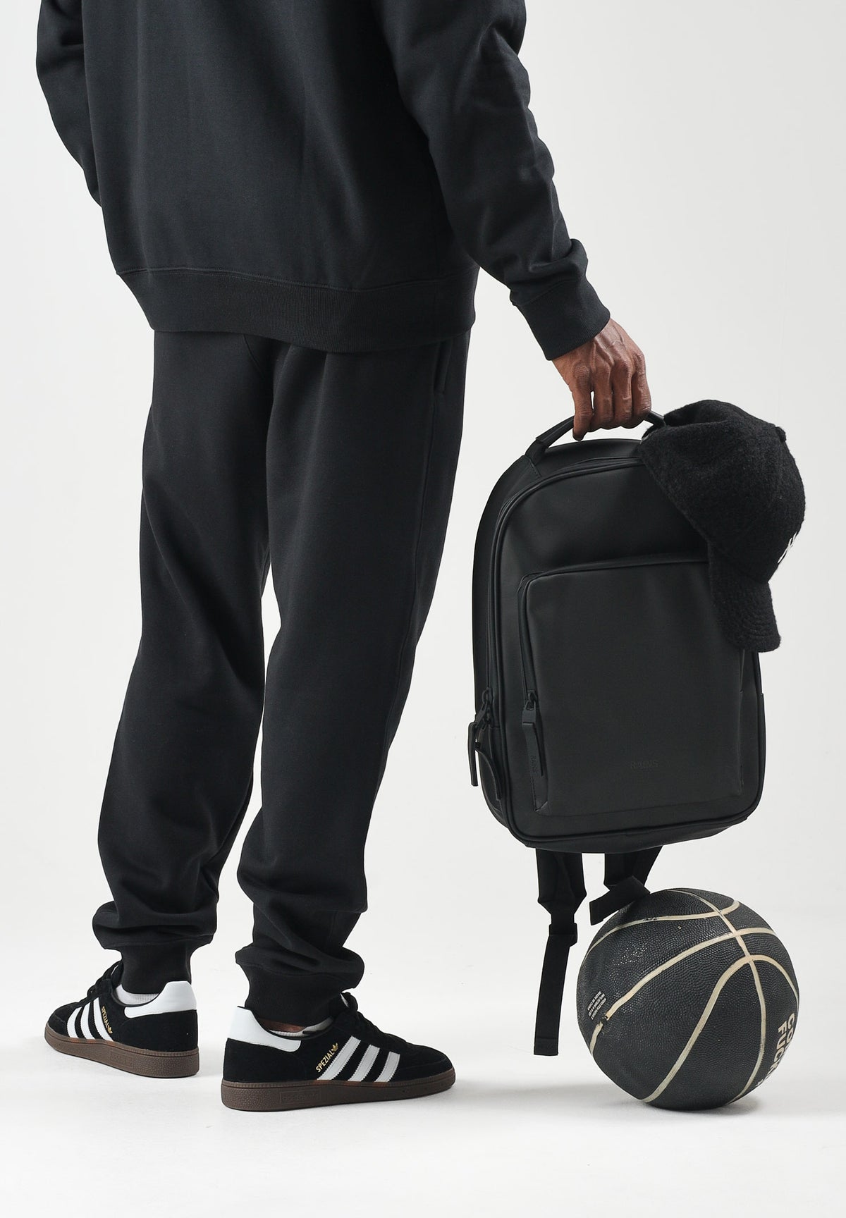 ADIDAS ORIGINALS Pantaloni TREFOIL ESSENTIALS PANTS nero da uomo in tinta unita KS8950 . ADIDAS ORIGINALS