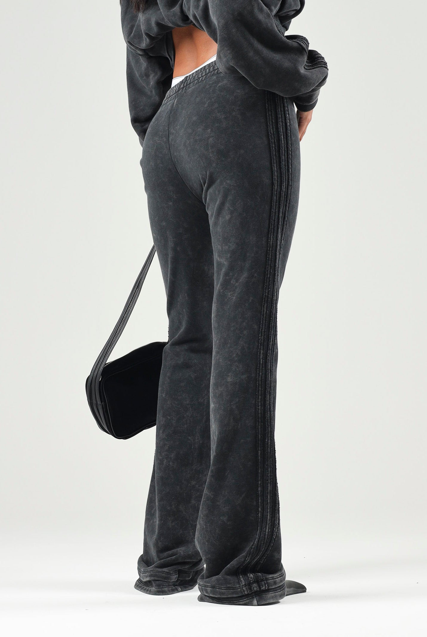 ADIDAS ORIGINALS Pantaloni SST BOOTCUT PANT neri da donna<BR/> KS9168 . ADIDAS ORIGINALS