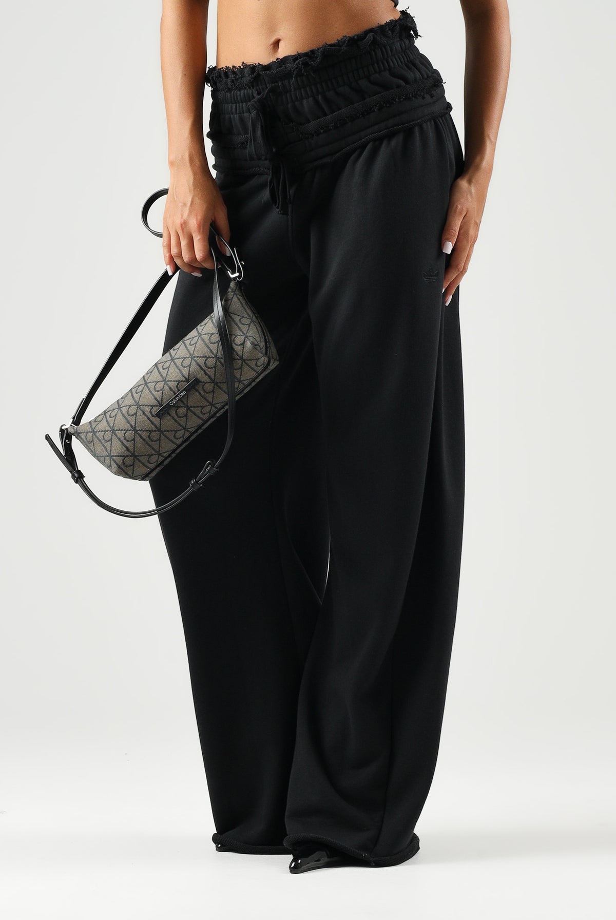 ADIDAS ORIGINALS Pantaloni WIDE LEG nero da donna con design tinta unita e vita elasticizzata con coulisse. KS9235 . ADIDAS ORIGINALS