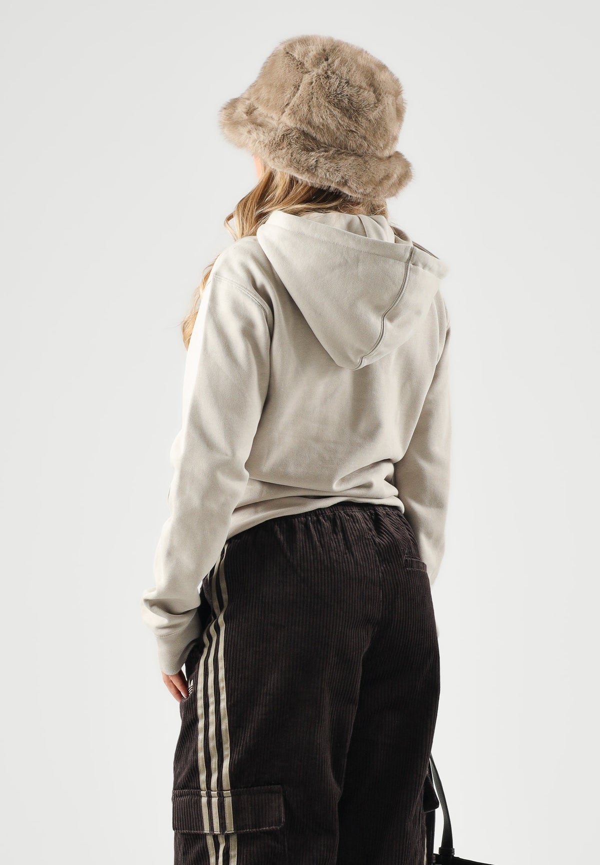 ADIDAS ORIGINALS Felpa con zip TREFOIL ESSENTIALS HOODIE Khaki Three, beige da uomo con cappuccio KS9805 . ADIDAS ORIGINALS