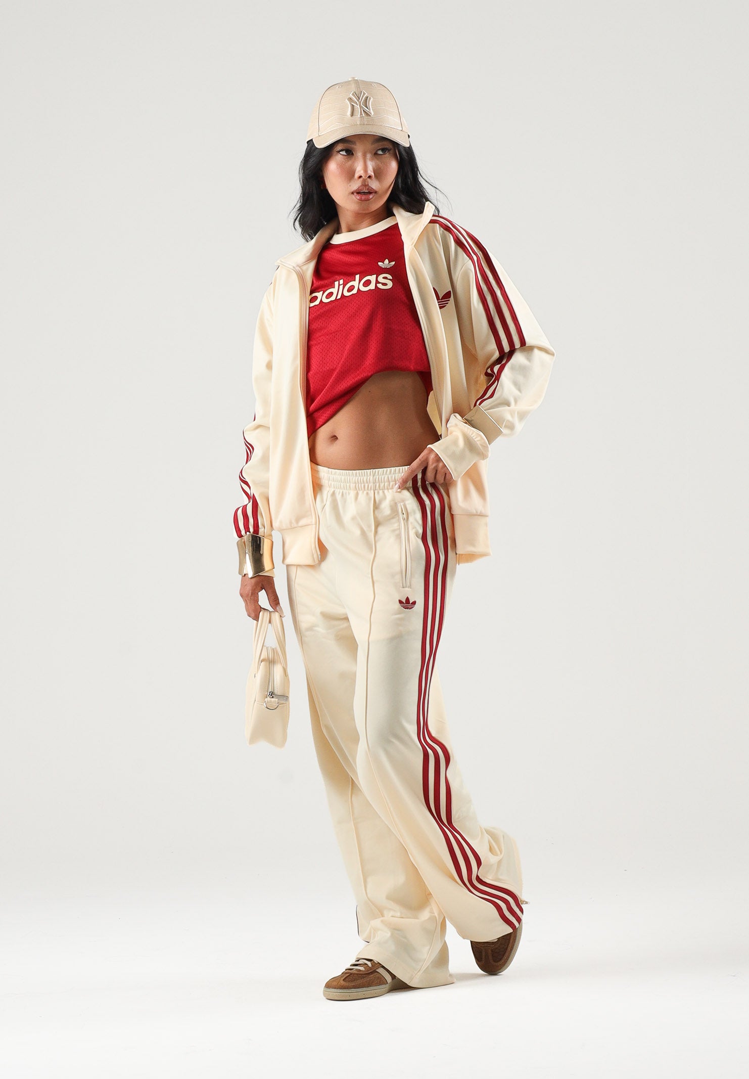 ADIDAS ORIGINALS T-shirt TMVIRE WARV rossa da donna con logo frontale stampato. KS9840 . ADIDAS ORIGINALS