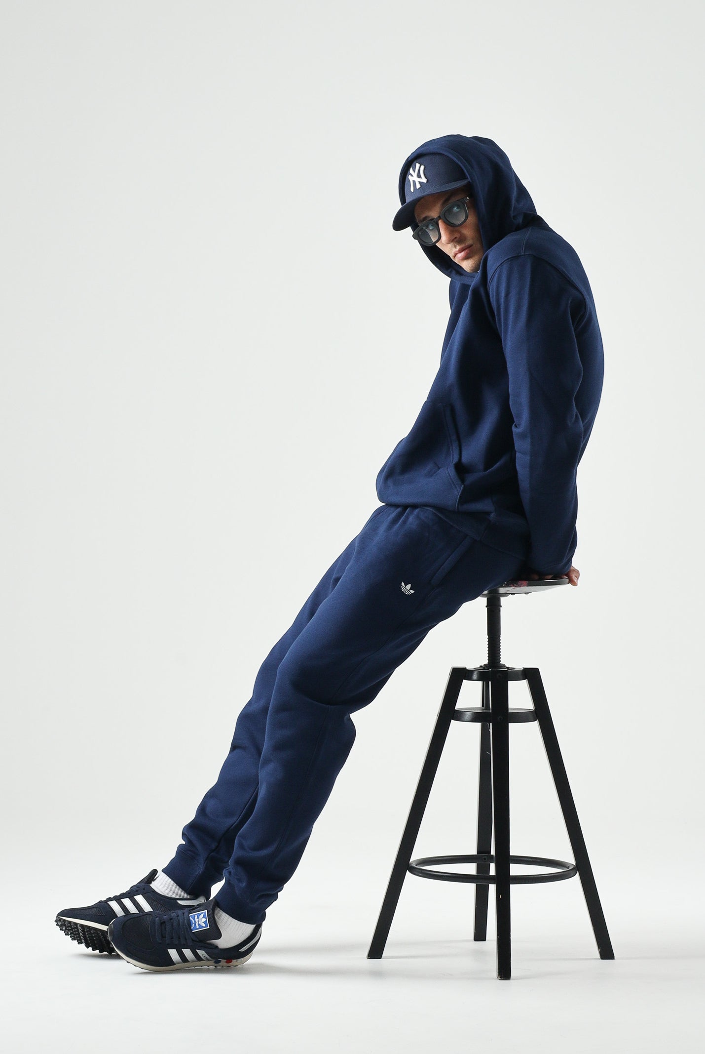 ADIDAS ORIGINALS Pantaloni TREFOIL ESSENTIALS sportivi blu da uomo con piccolo logo Trefoil<BR/> KS9849 . ADIDAS ORIGINALS