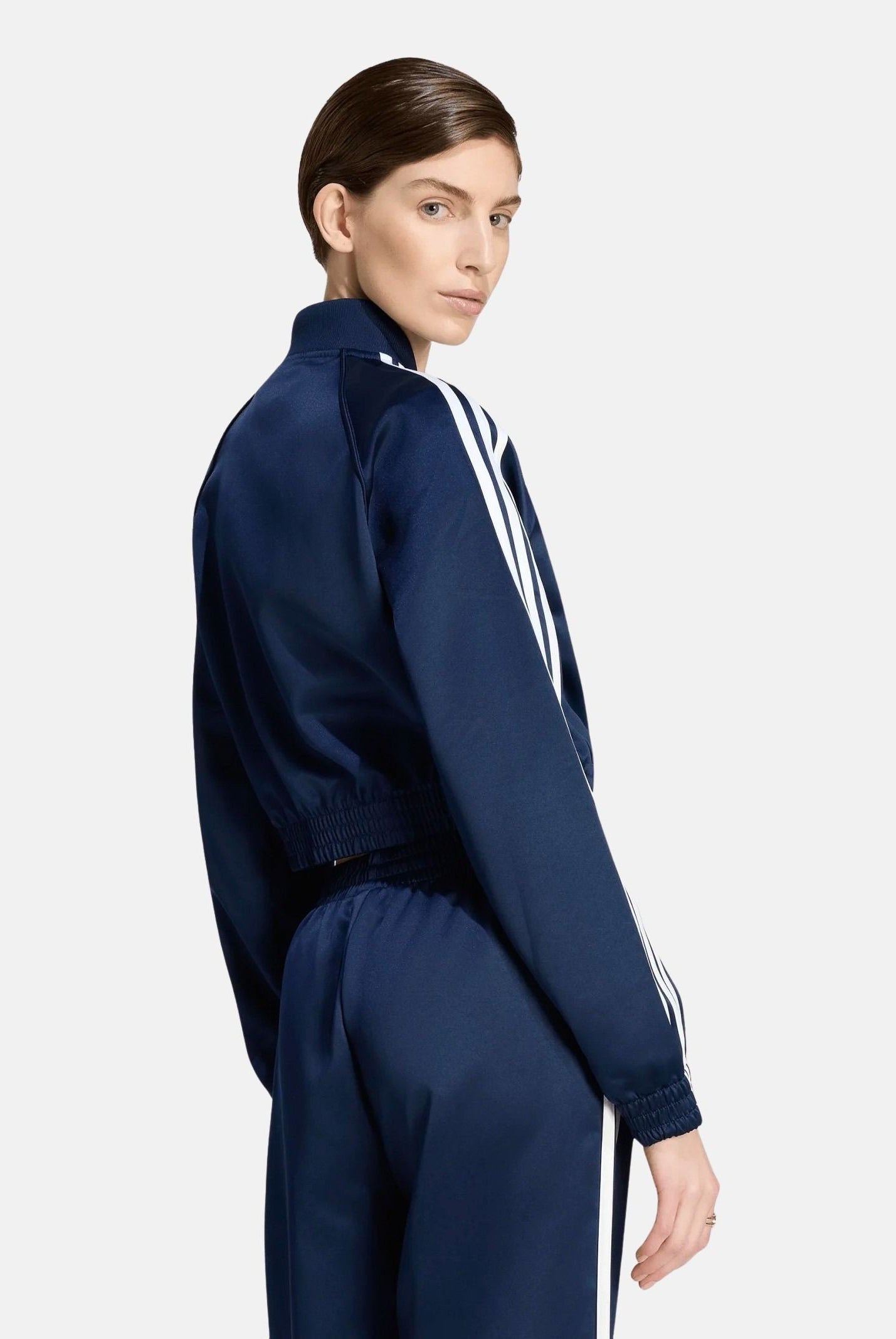ADIDAS ORIGINALS Giacca SATIN NIGHT indigo blu notte da donna con iconiche 3-Stripes bianche <BR/> KS9948 . ADIDAS ORIGINALS