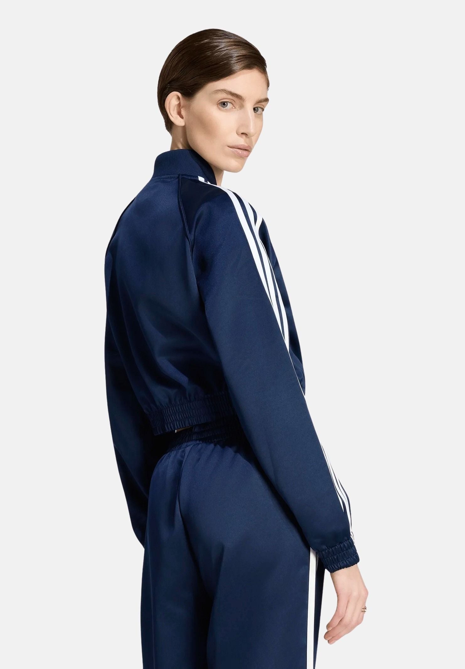 ADIDAS ORIGINALS Giacca SATIN NIGHT indigo blu notte da donna con iconiche 3-Stripes bianche <BR/> KS9948 . ADIDAS ORIGINALS