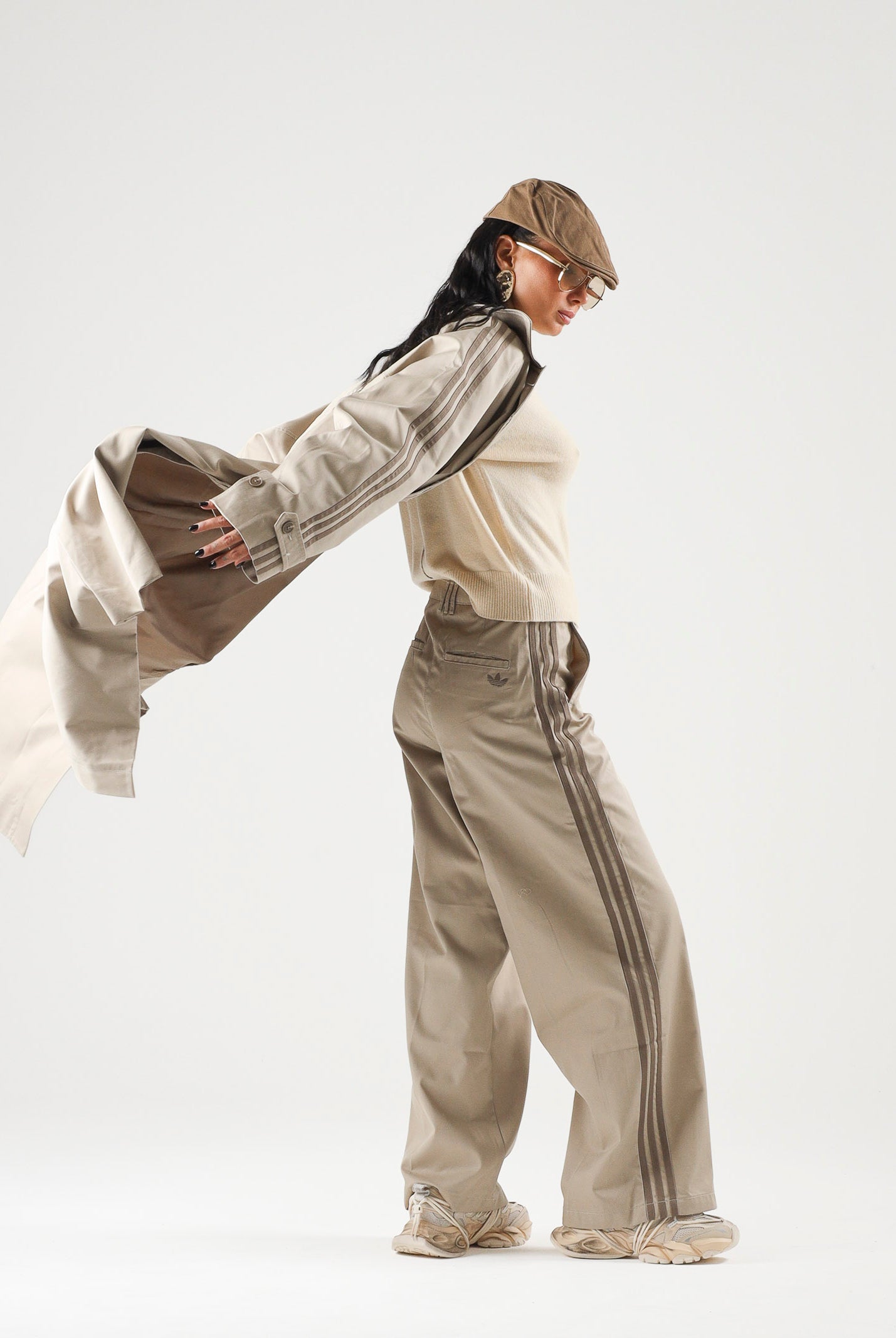 ADIDAS ORIGINALS Pantaloni 3 STRIPES PLEATED PANTS khaki beige da donna KS9949 . ADIDAS ORIGINALS
