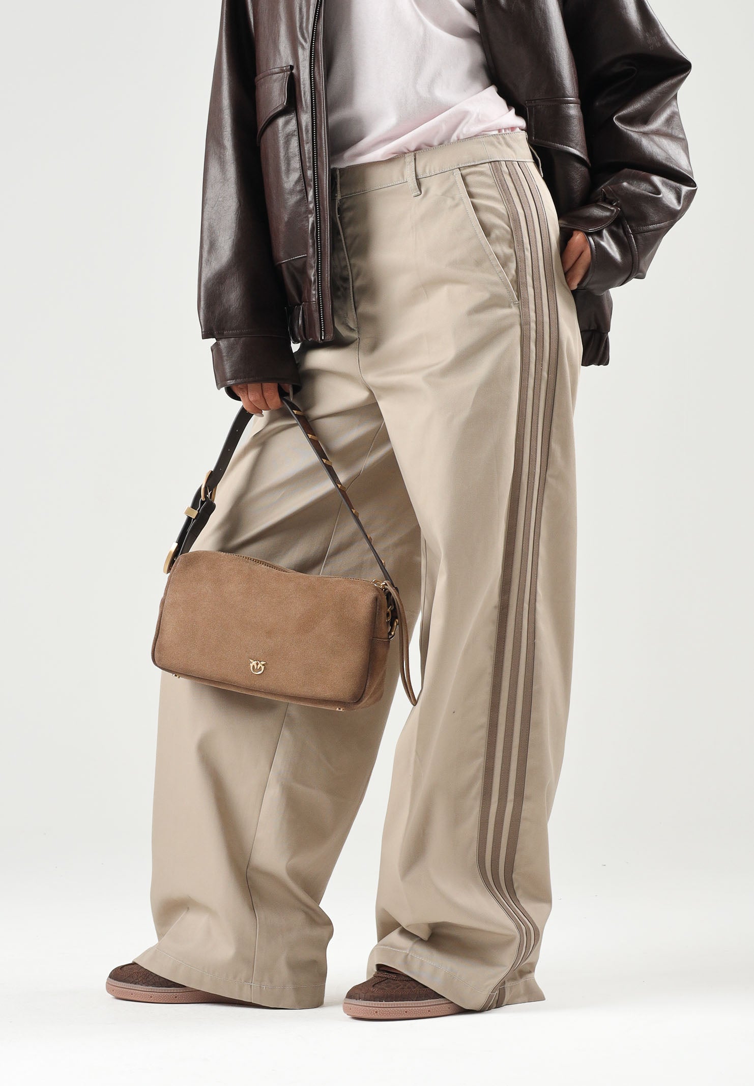 ADIDAS ORIGINALS Pantaloni 3 STRIPES PLEATED PANTS khaki beige da donna KS9949 . ADIDAS ORIGINALS
