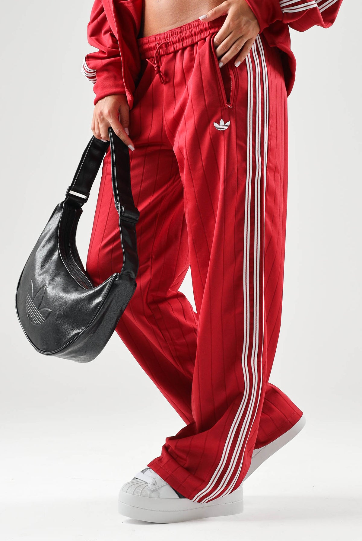 ADIDAS ORIGINALS Pantaloni ADIBREAK TRACK PANTS rosso per donna con bande laterali bianche. KS9977 . ADIDAS ORIGINALS