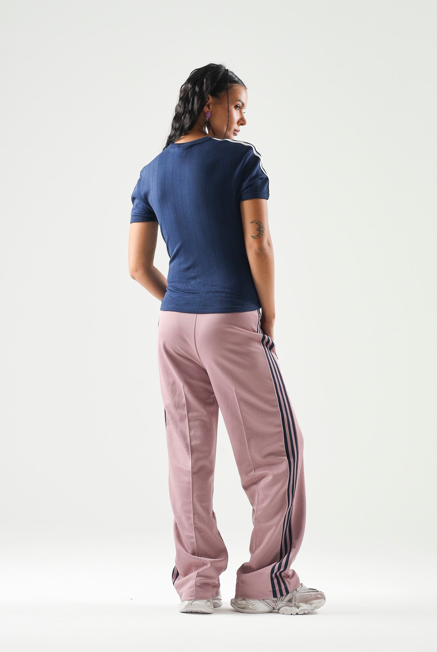 ADIDAS ORIGINALS T-shirt PINSTRIPE SLIM indigo-blu da donna con motivo gessato KS9992 . ADIDAS ORIGINALS