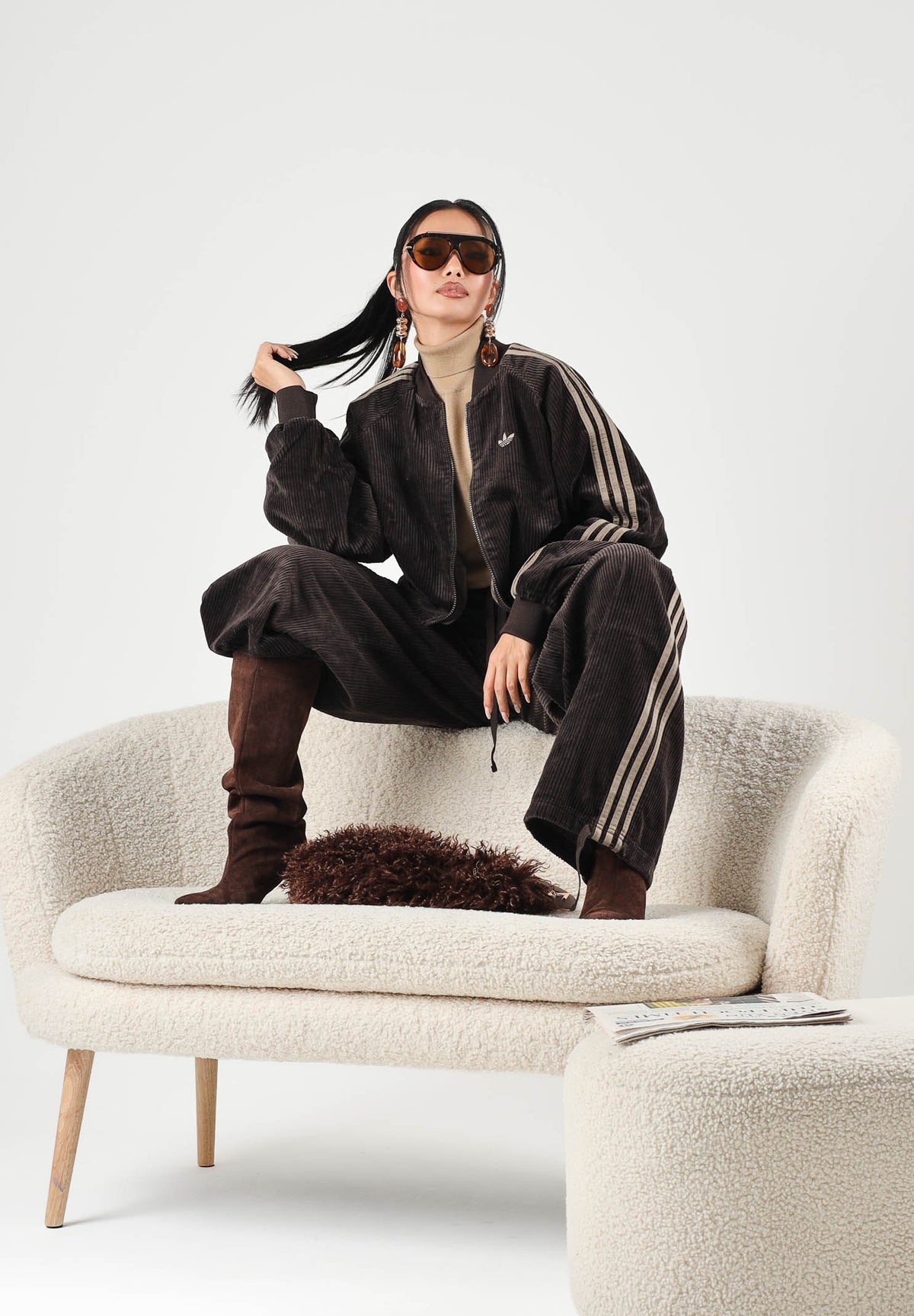 ADIDAS ORIGINALS Felpa con zip CORDUROY SST OVERSIZED marrone per uomo e donna con finitura in velluto KT0050 . ADIDAS ORIGINALS