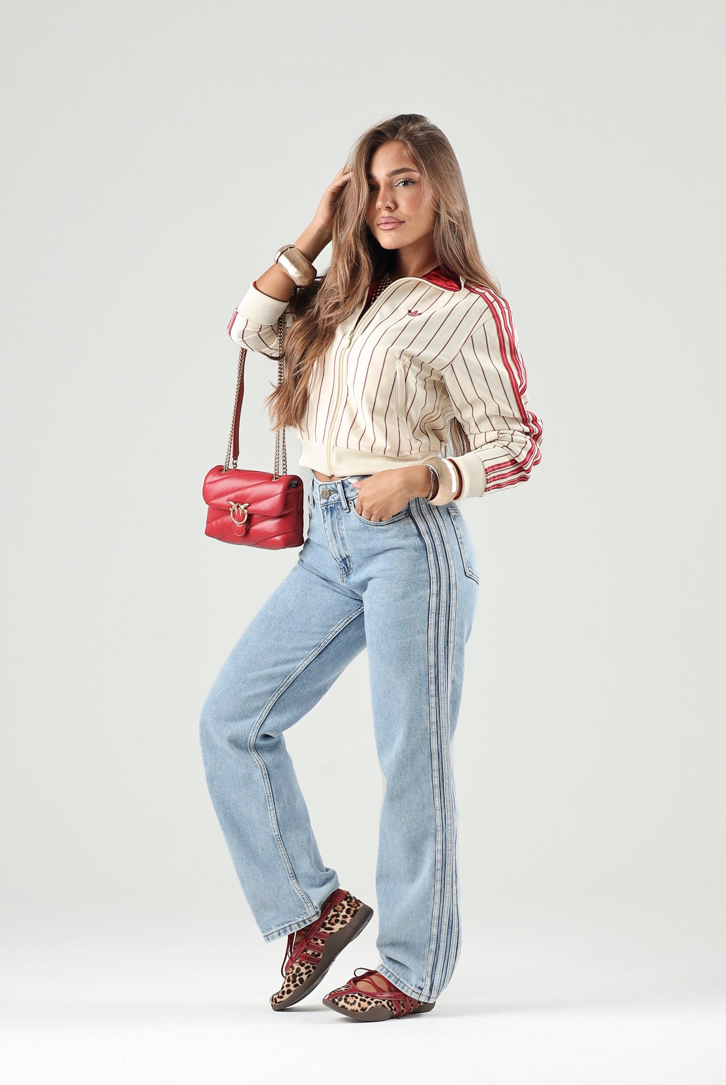 ADIDAS ORIGINALS Felpa con zip ADICOLOR PINSTRIPE vaniglia da donna con 3-stripes iconiche KT1850 . ADIDAS ORIGINALS