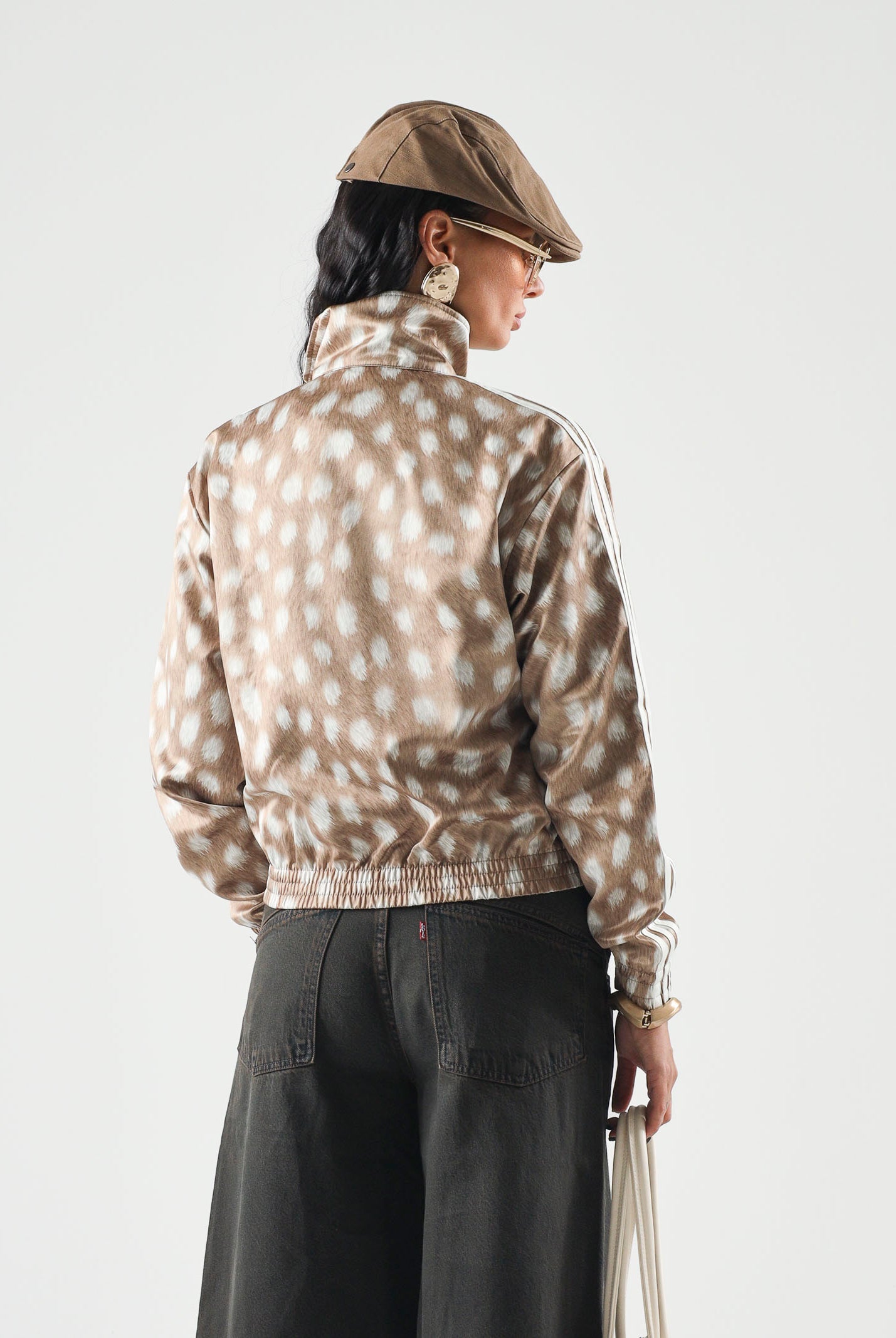 ADIDAS ORIGINALS Felpa ANIMAL PRINT FIREBIRD brown dessert beige con motivo animalier da donna KT2143 . ADIDAS ORIGINALS