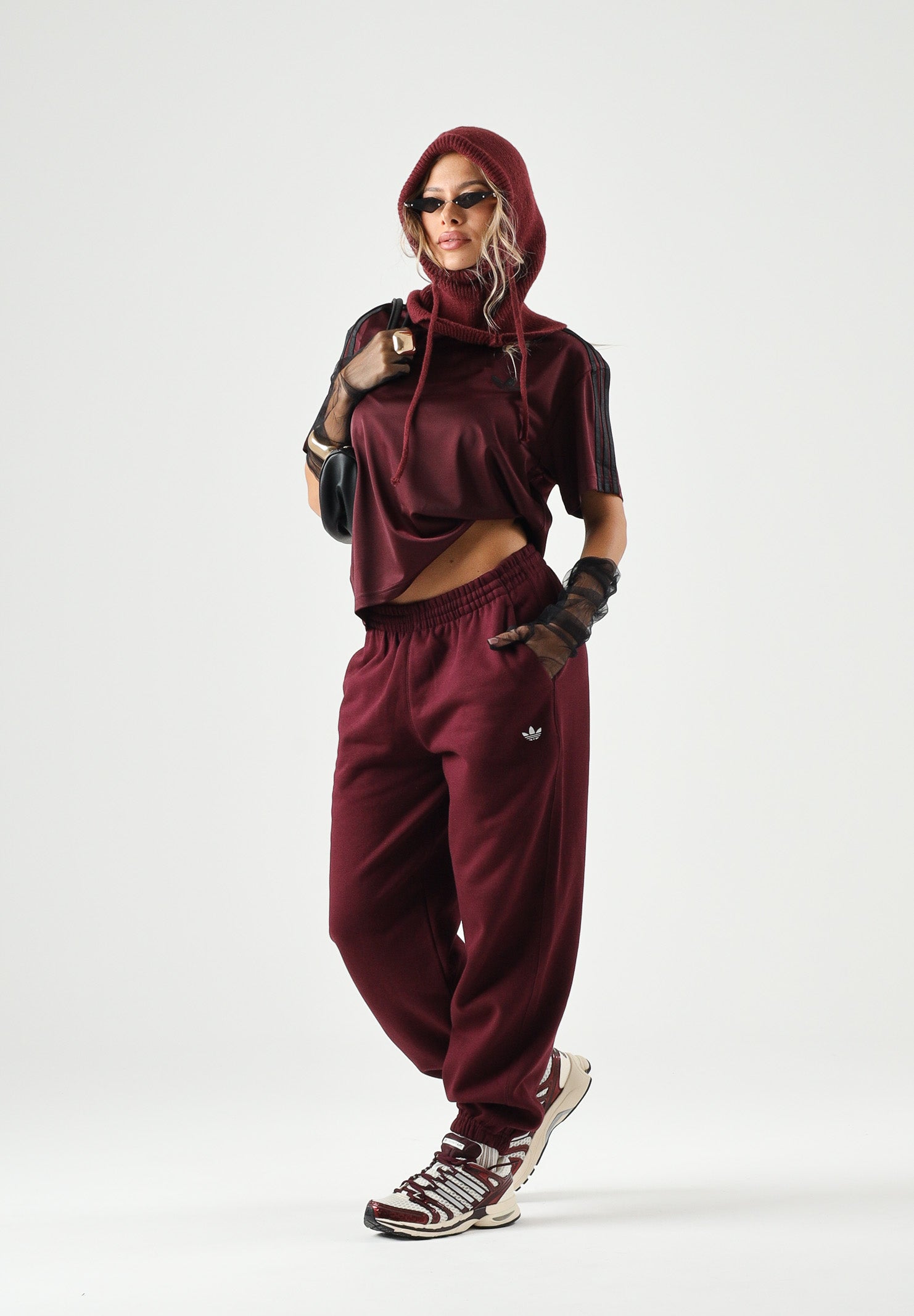 ADIDAS ORIGINALS Pantaloni ESSENTIALS LOOSE FLEECE marron-bordeaux, da donna<BR/> KT2265 . ADIDAS ORIGINALS