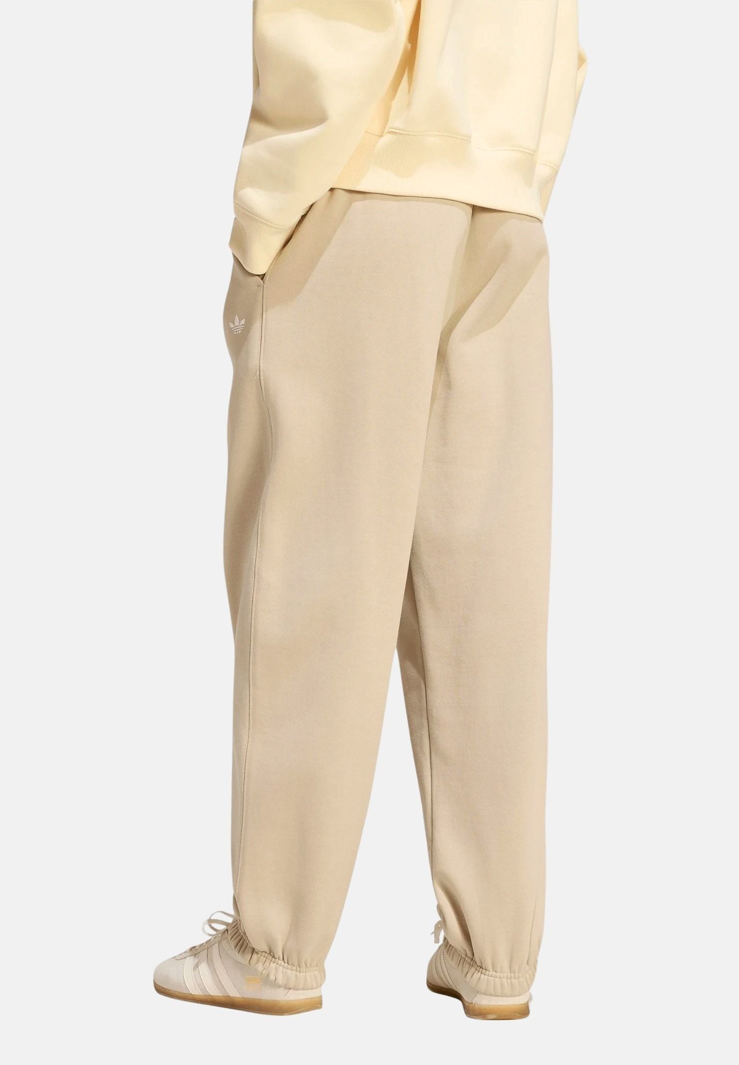ADIDAS ORIGINALS Pantaloni ESSENTIALS FLEECE LOOSE Khaki beige da donna KT2268 . ADIDAS ORIGINALS
