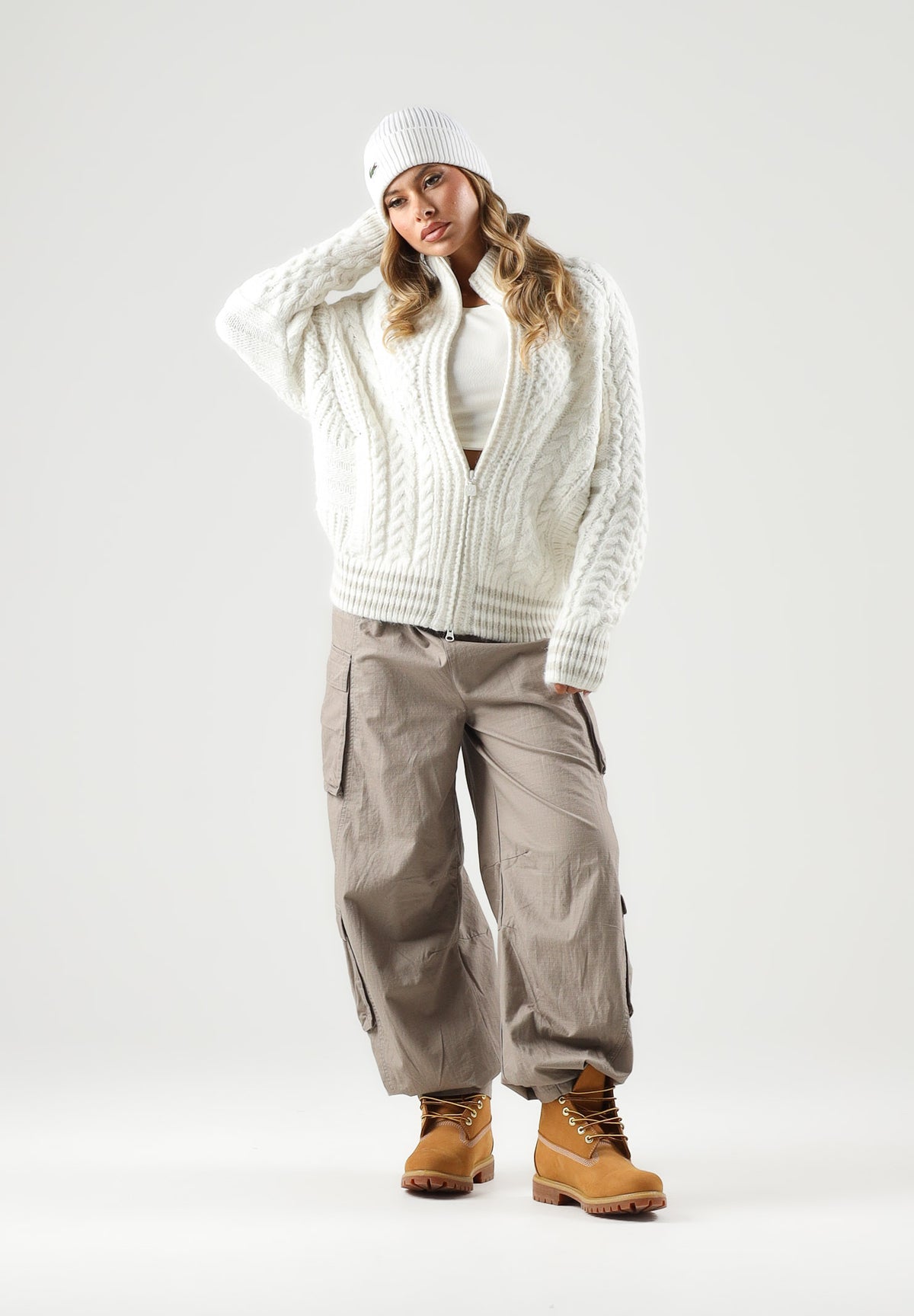 ADIDAS ORIGINALS Cardigan con zip CABLE KNIT TRACK TOP bianca per uomo e donna con lavorazione a trecce. KT2290 . ADIDAS ORIGINALS
