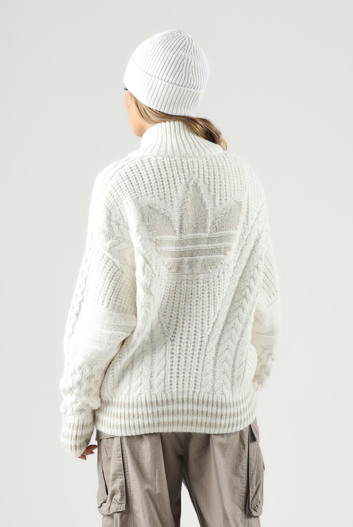 ADIDAS ORIGINALS Cardigan con zip CABLE KNIT TRACK TOP bianca per uomo e donna con lavorazione a trecce. KT2290 . ADIDAS ORIGINALS