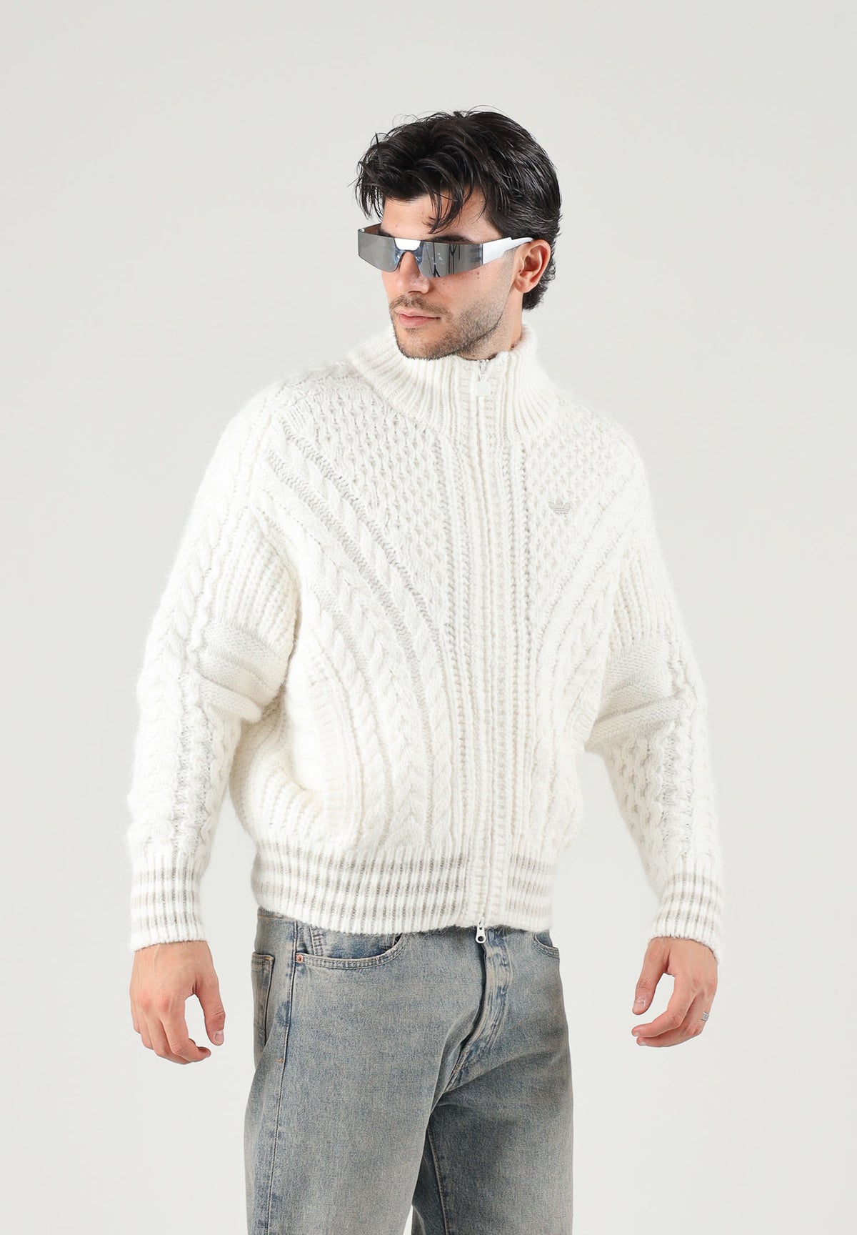 ADIDAS ORIGINALS Cardigan con zip CABLE KNIT TRACK TOP bianca per uomo e donna con lavorazione a trecce. KT2290 . ADIDAS ORIGINALS