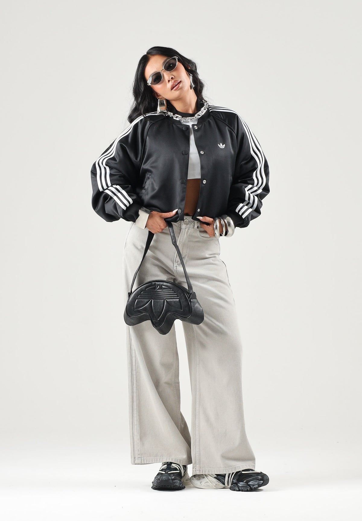 ADIDAS ORIGINALS Giubbotto SATIN SST nero da donna in raso con dettagli sportivi. KT2648 . ADIDAS ORIGINALS