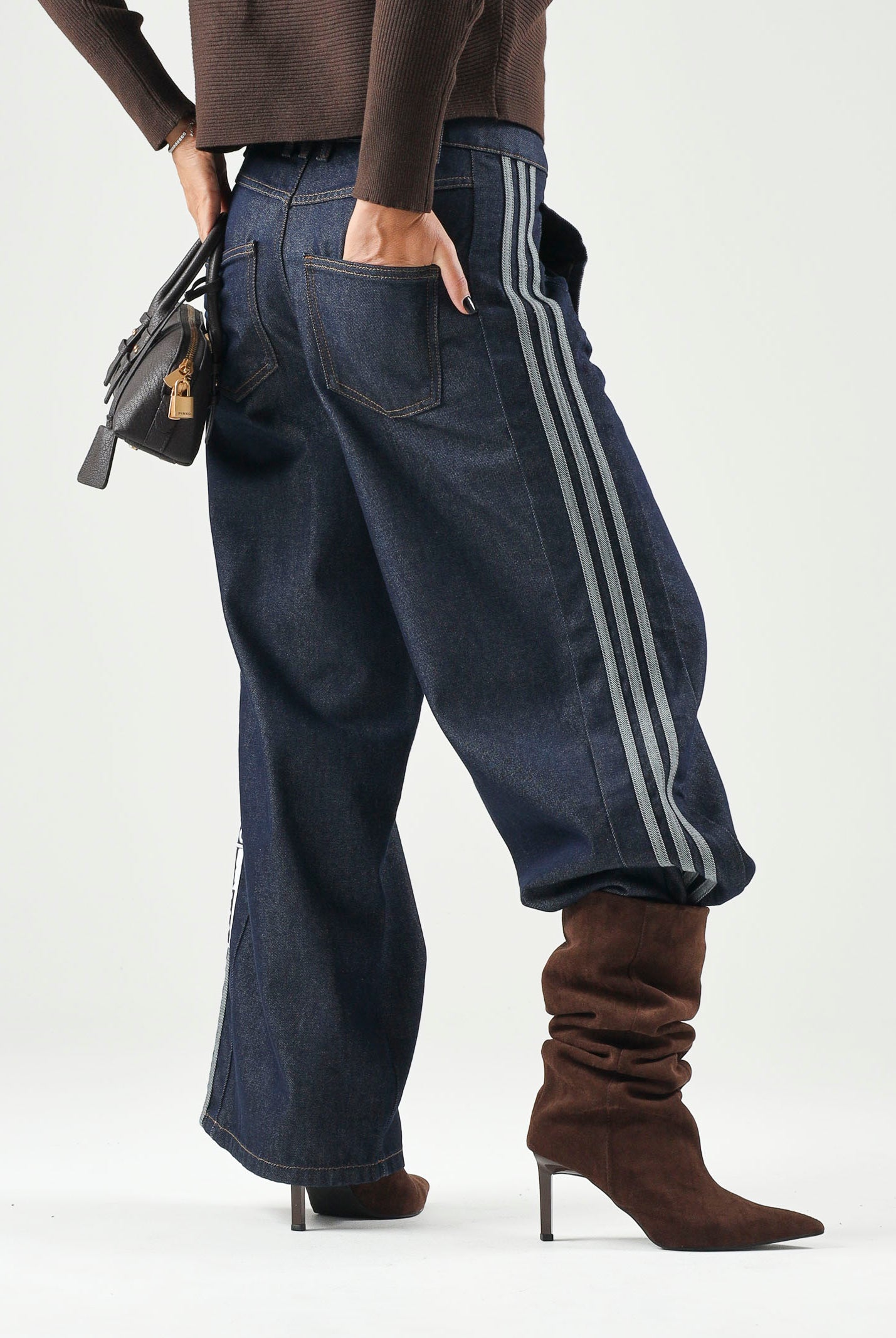 ADIDAS ORIGINALS Jeans ADIBREAK MID RISE WIDE LEG indigo blu da donna con 3-Stripes laterali KT2650 . ADIDAS ORIGINALS