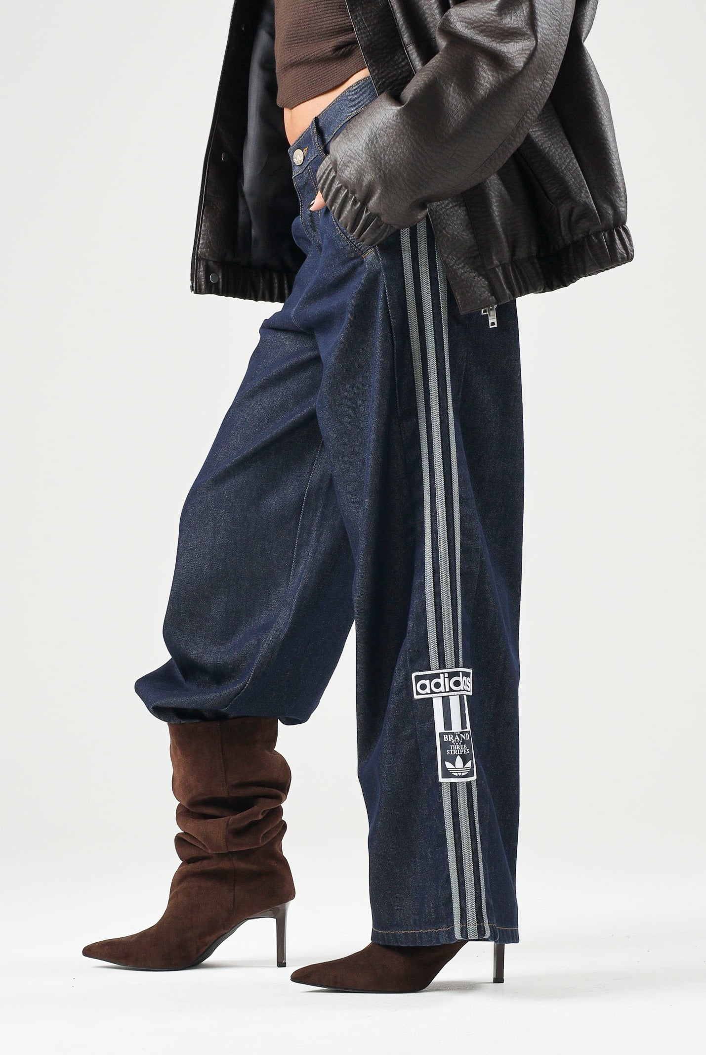 ADIDAS ORIGINALS Jeans ADIBREAK MID RISE WIDE LEG indigo blu da donna con 3-Stripes laterali KT2650 . ADIDAS ORIGINALS