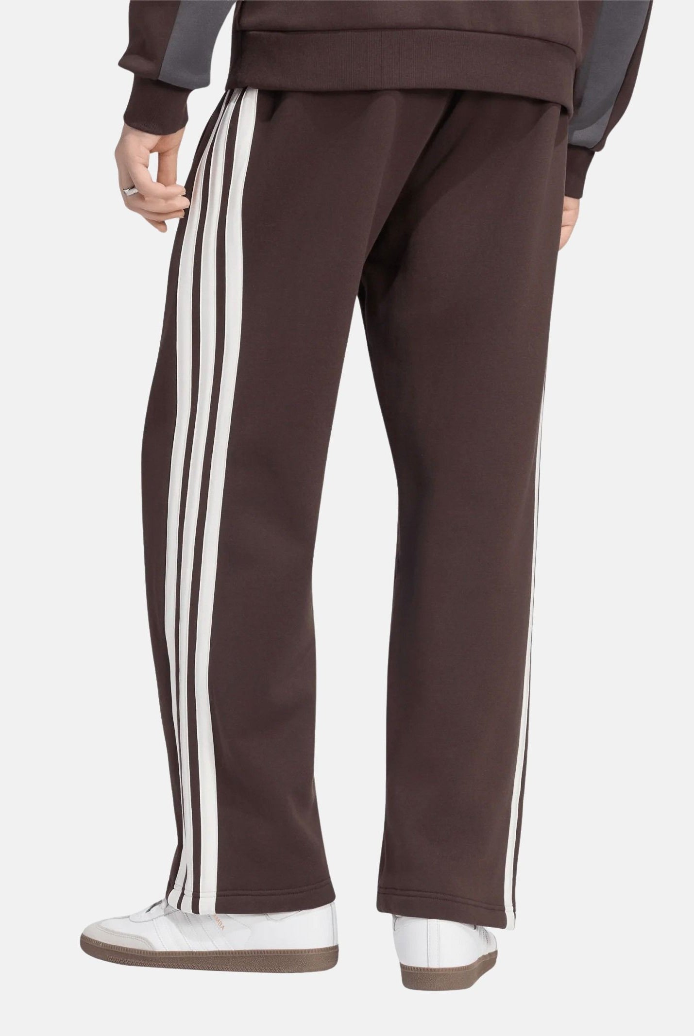 ADIDAS ORIGINALS Pantaloni CUTLINE SWEATPANTS Aurora Coffee da uomo , con taglio ampio KT4298 . ADIDAS ORIGINALS