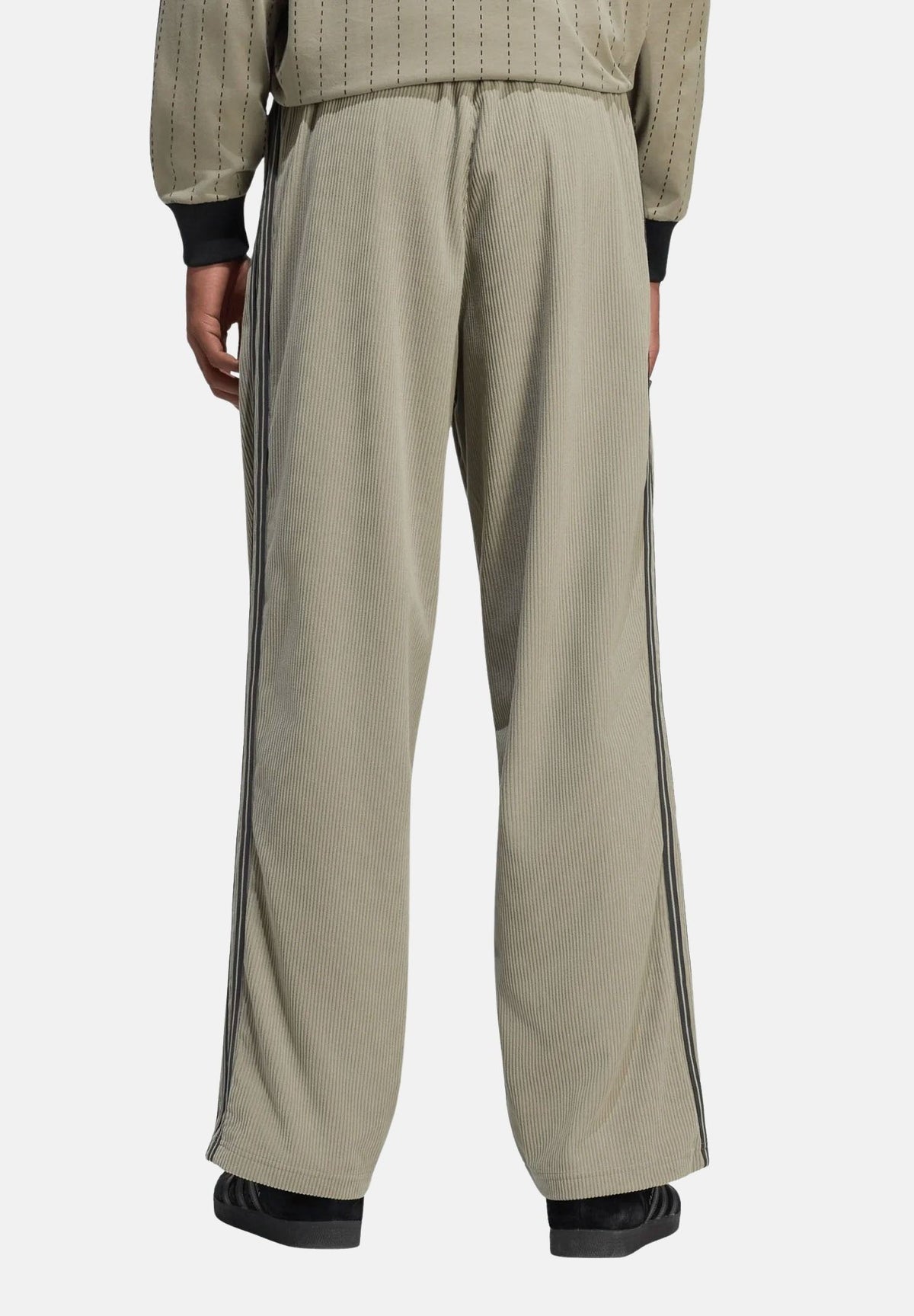 ADIDAS ORIGINALS Pantaloni FIREBIRD CORDUROY Silver beige per uomo e donna con gamba ampia KT4338 . ADIDAS ORIGINALS