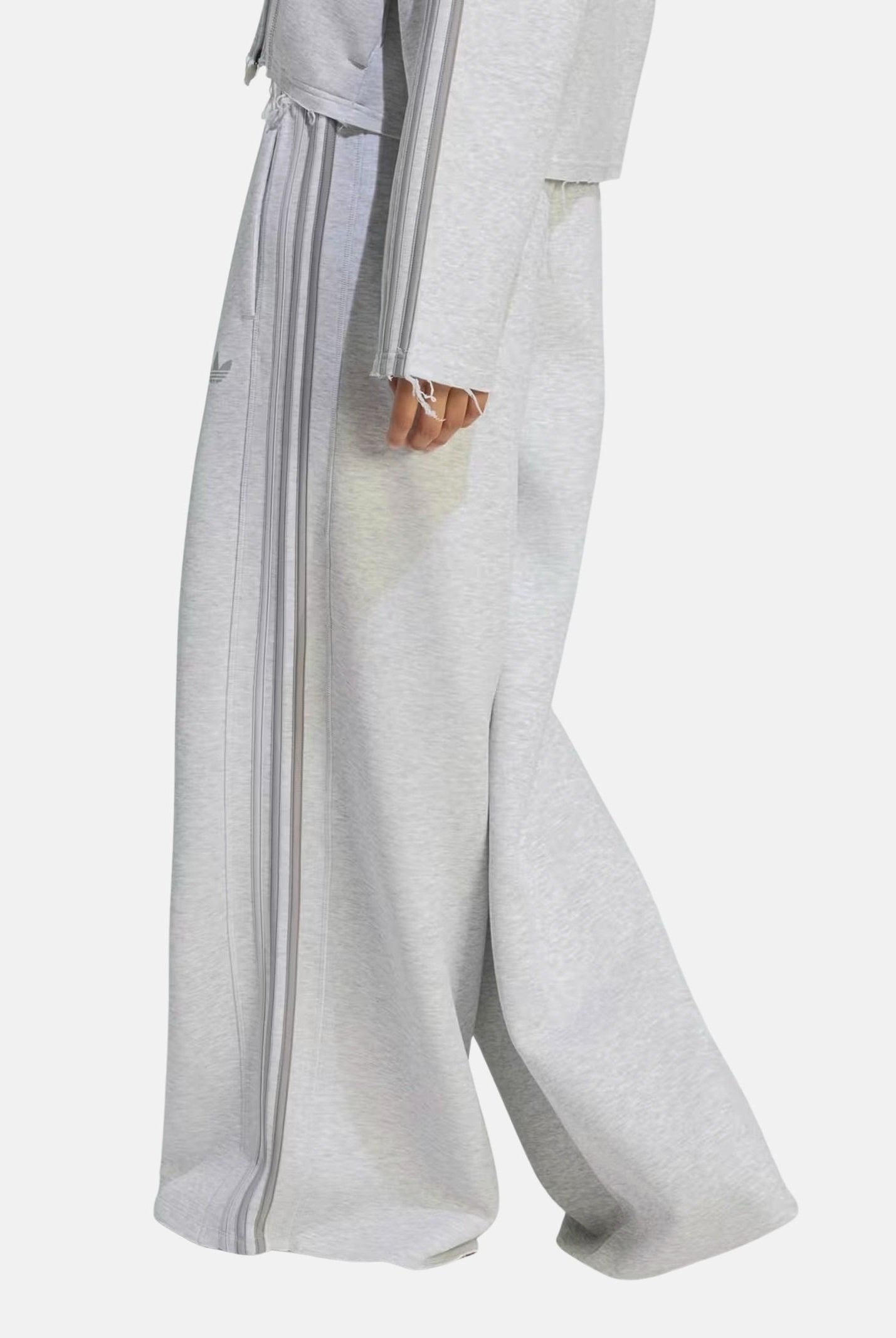 ADIDAS ORIGINALS Pantalone SST 2.0 LONG TRACKPANT Light Grey grigio chiaro da donna con linea ampia KT4687 . ADIDAS ORIGINALS