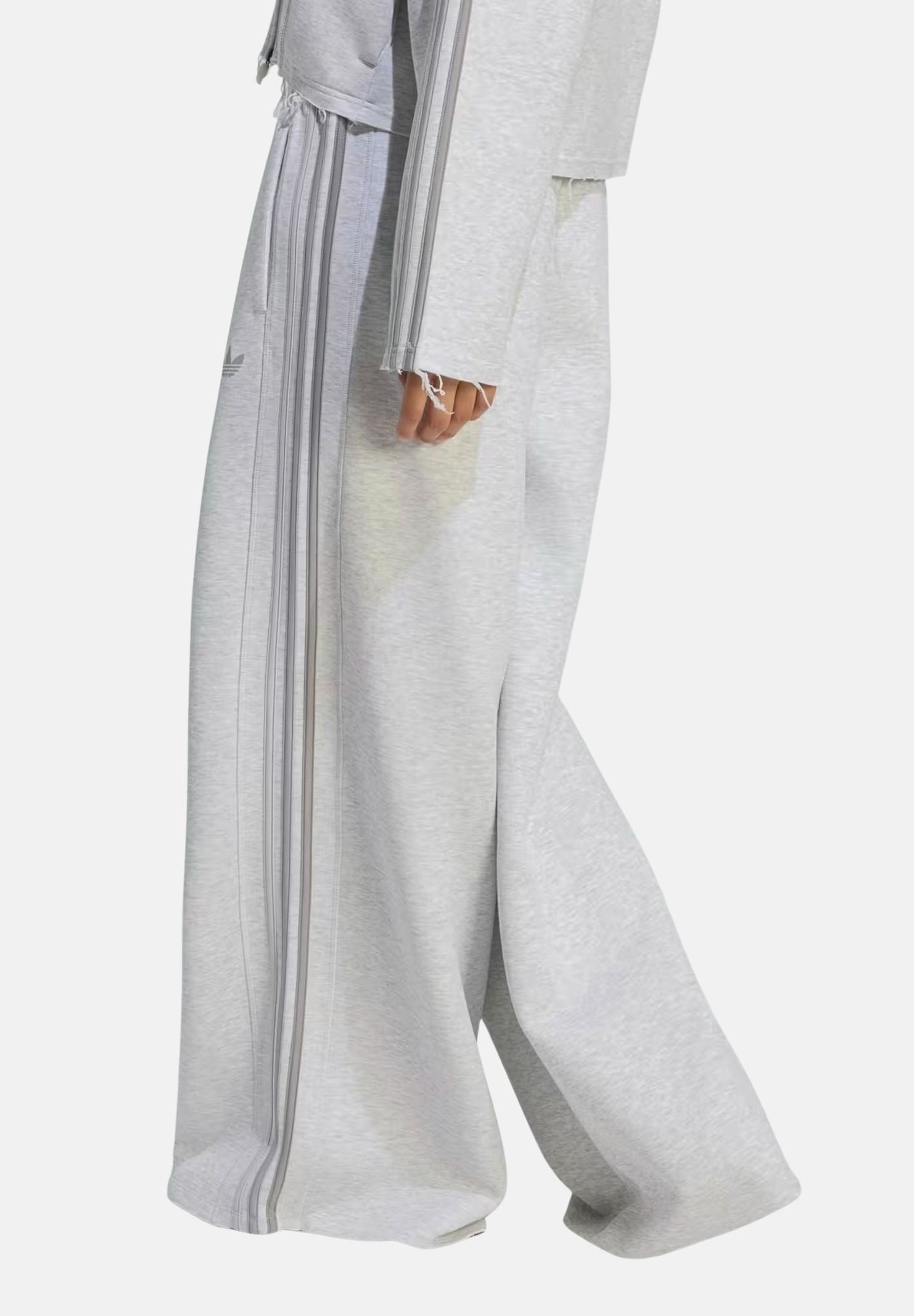 ADIDAS ORIGINALS Pantalone SST 2.0 LONG TRACKPANT Light Grey grigio chiaro da donna con linea ampia KT4687 . ADIDAS ORIGINALS