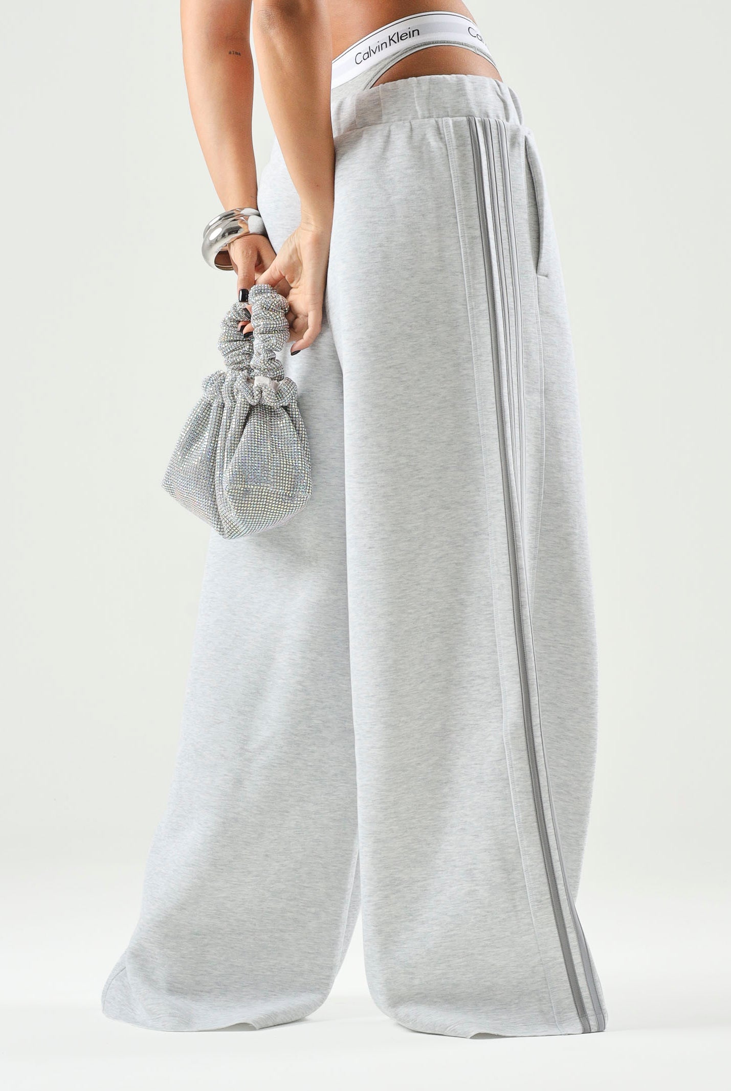 ADIDAS ORIGINALS Pantalone SST 2.0 LONG TRACKPANT Light Grey grigio chiaro da donna con linea ampia KT4687 . ADIDAS ORIGINALS