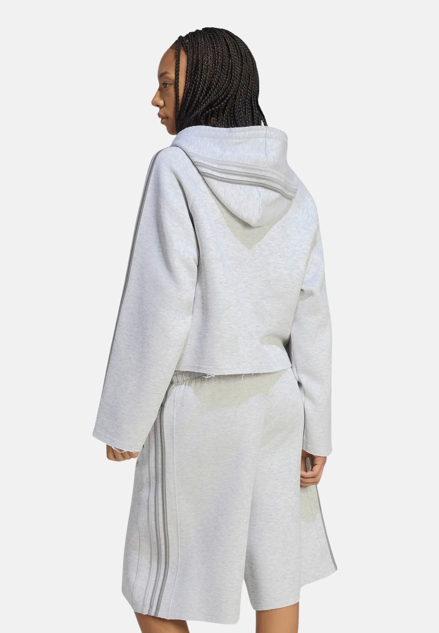 ADIDAS ORIGINALS Felpa SST 2.0 CROPPED HOODY Light Grey grigio chiaro da donna con iconiche 3-Stripes a contrasto. KT4690 . ADIDAS ORIGINALS