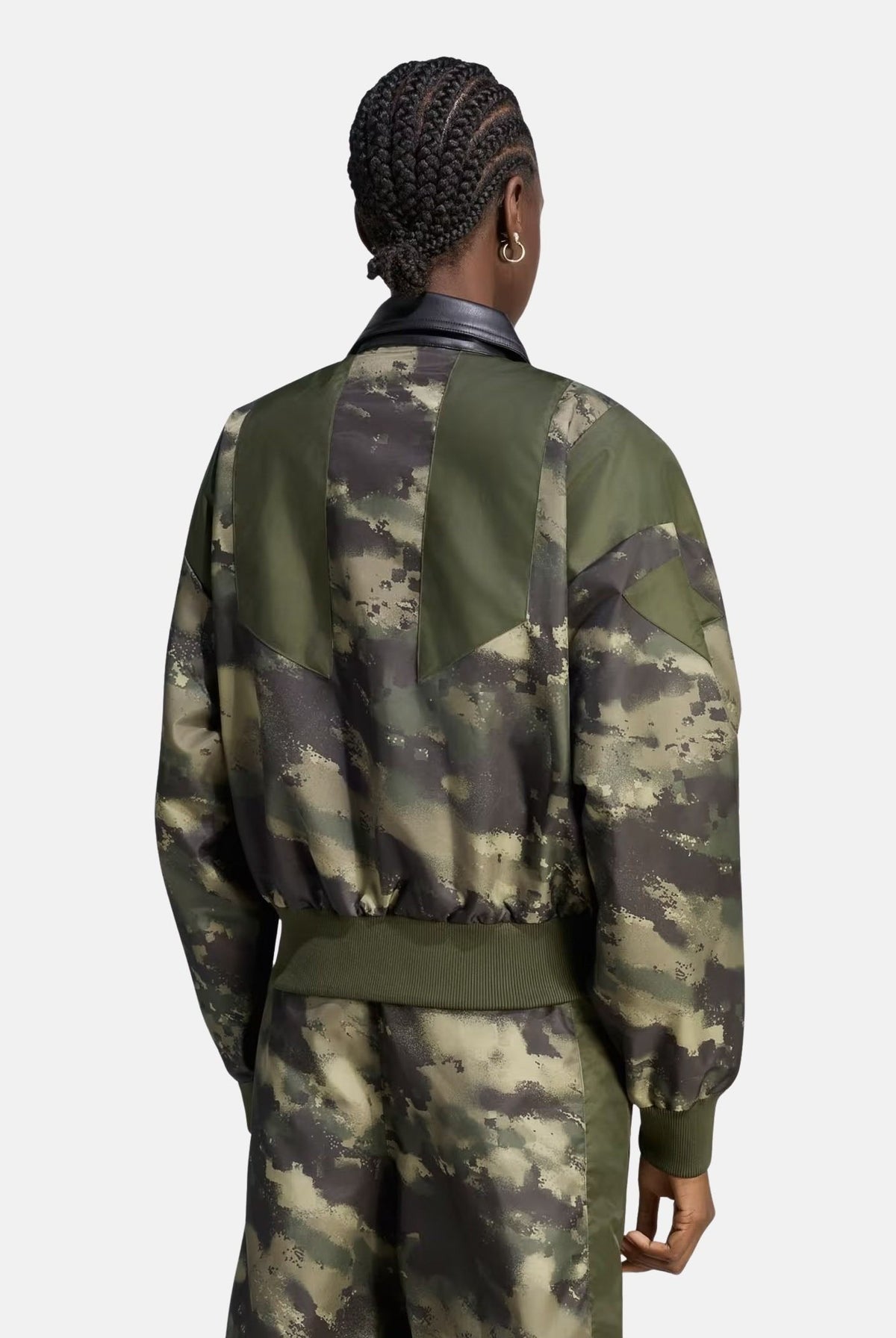 ADIDAS ORIGINALS Bomber-giacca EQT AOP BOMBER verde militare da donna con fantasia camouflage KT4701 . ADIDAS ORIGINALS