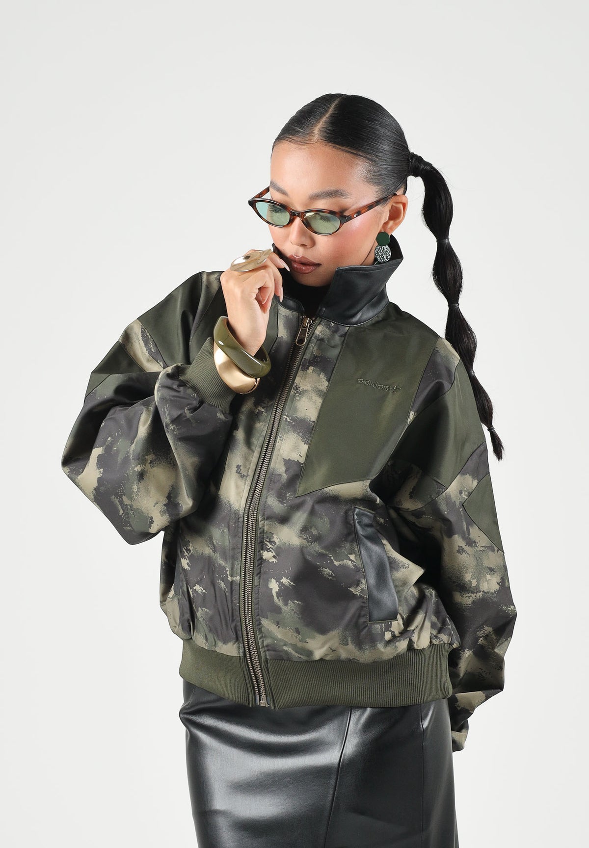 ADIDAS ORIGINALS Bomber-giacca EQT AOP BOMBER verde militare da donna con fantasia camouflage KT4701 . ADIDAS ORIGINALS