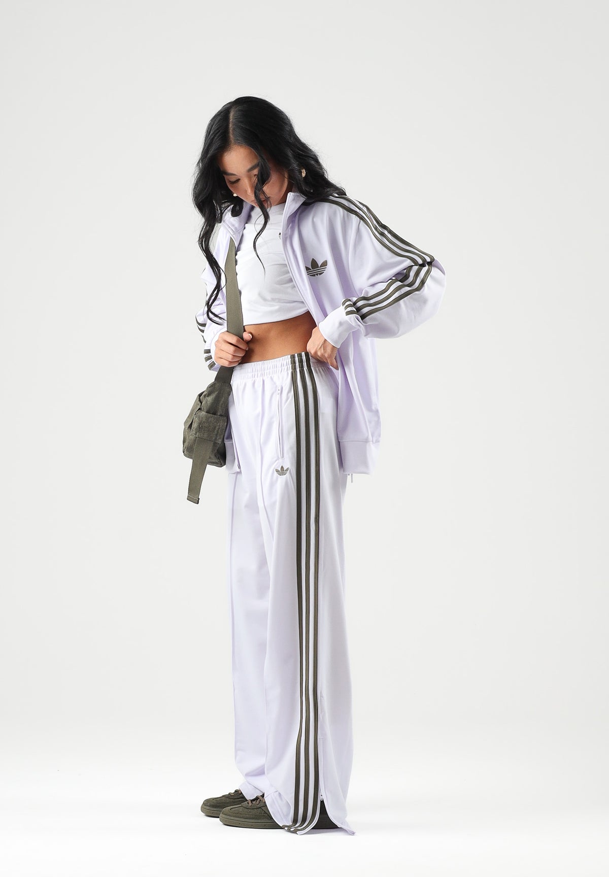 ADIDAS ORIGINALS Felpa con zip FIREBIRD lilla da donna con 3-stripes iconiche e mini logo KU8195 . ADIDAS ORIGINALS