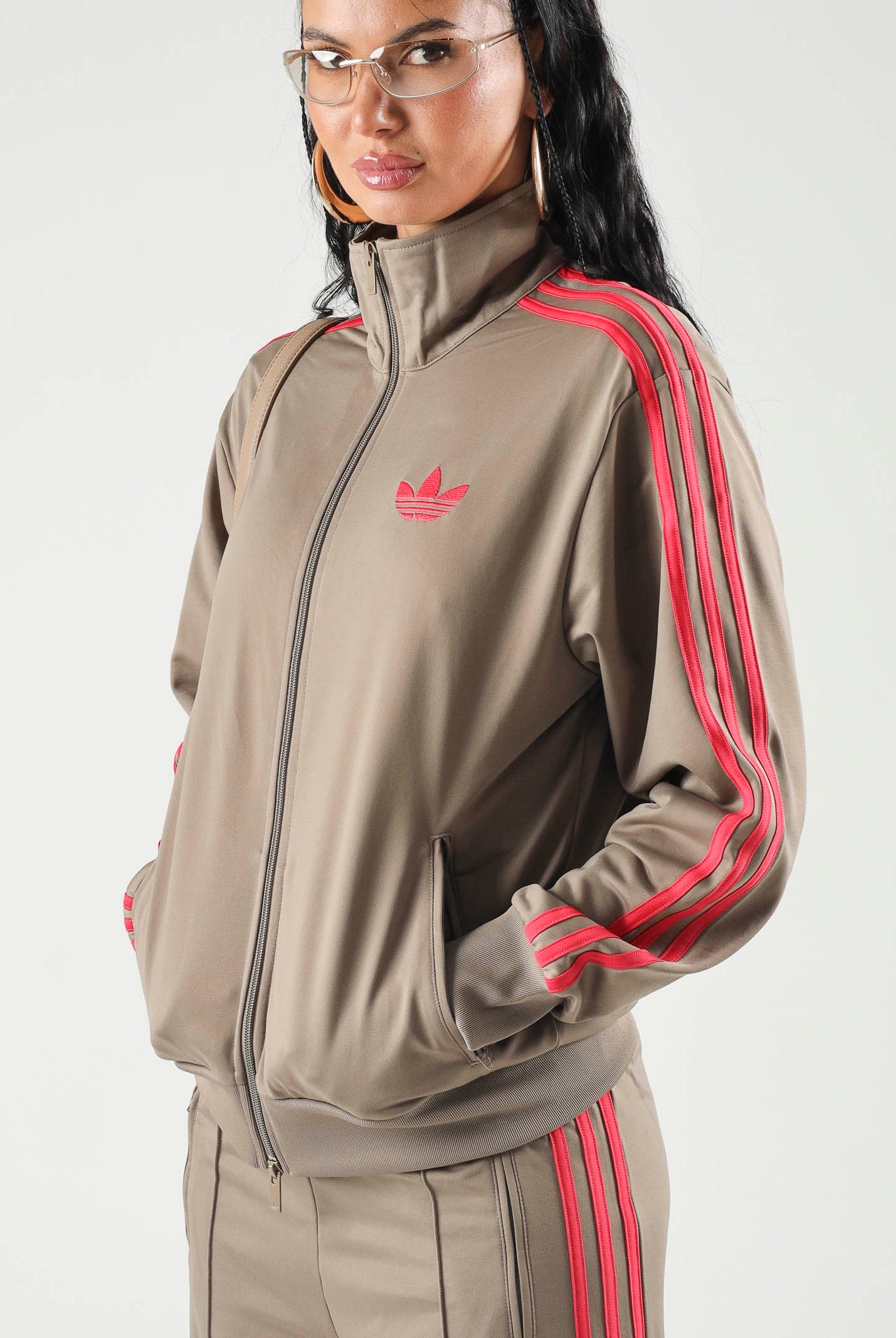 ADIDAS ORIGINALS Felpa con zip FIREBIRD TRACK TOP LOOSE Khaki power pink, marrone e rosa, da donna KU8196 . ADIDAS ORIGINALS
