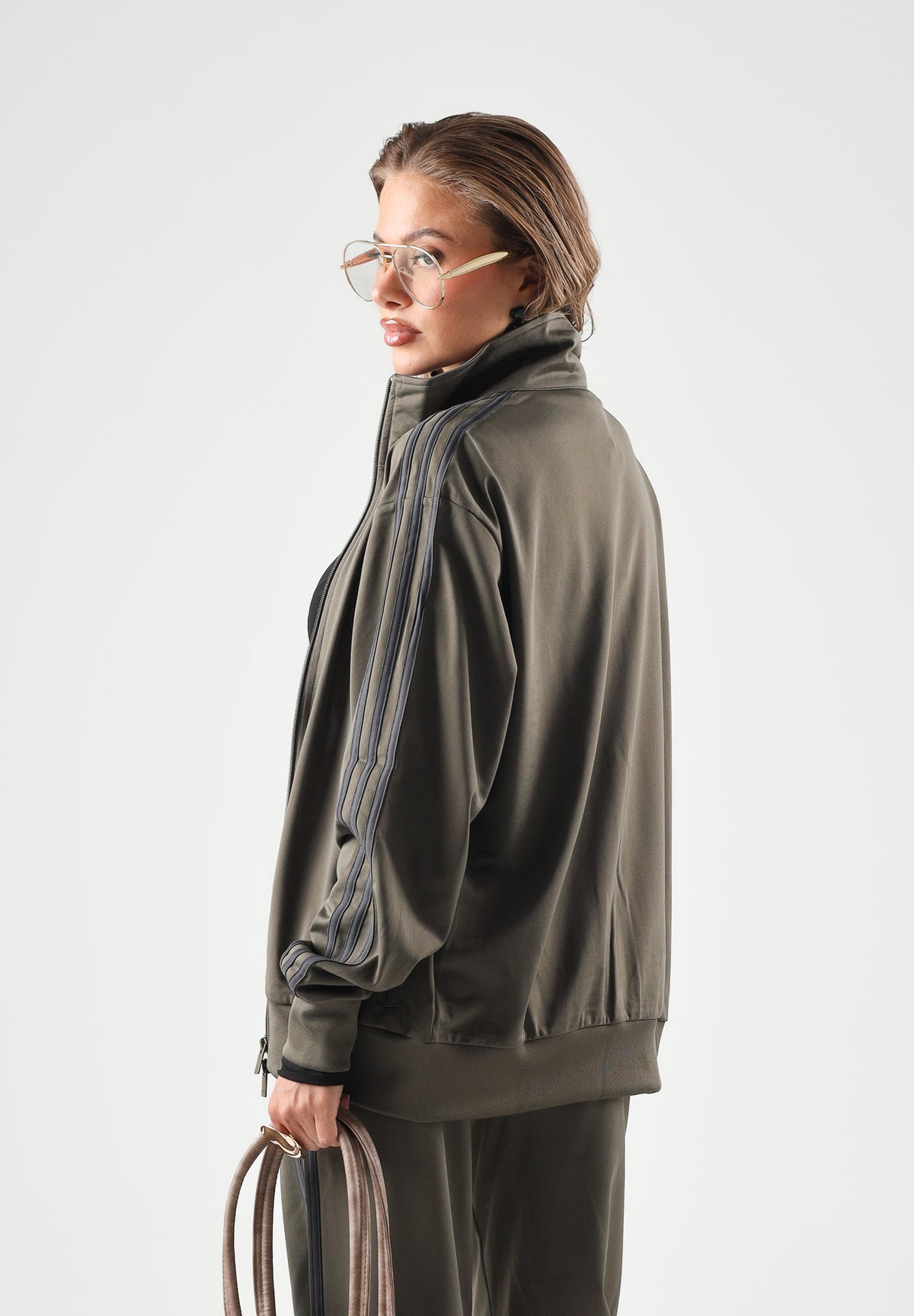 ADIDAS ORIGINALS Felpa con zip FIREBIRD marrone scuro da donna con 3-stripes iconiche in tessuto acetato KU8198 . ADIDAS ORIGINALS