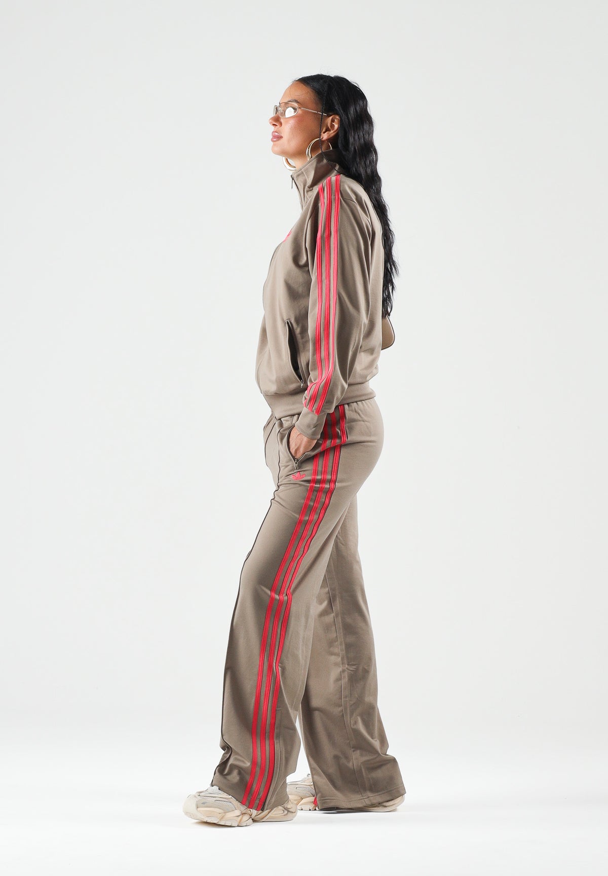 ADIDAS ORIGINALS Pantaloni sportivi FIREBIRD LOOSE power pink beige e rosa da donna con gamba ampia KV2233 . ADIDAS ORIGINALS