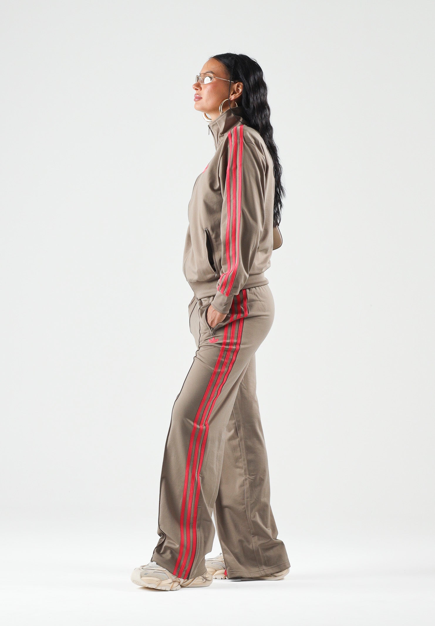 ADIDAS ORIGINALS Pantaloni FIREBIRD LOOSE power pink beige e rosa da donna con gamba ampia KV2233 . ADIDAS ORIGINALS