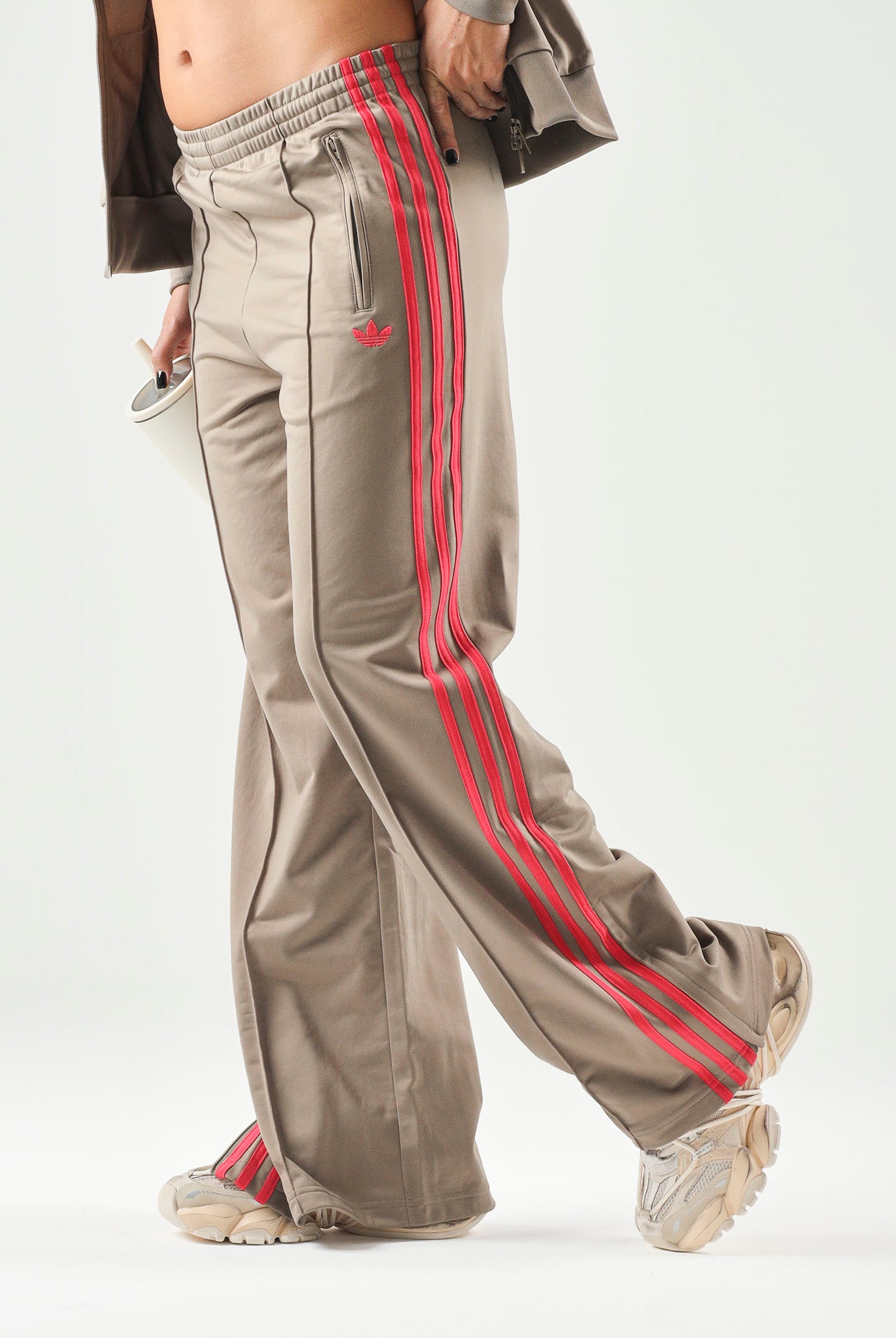 ADIDAS ORIGINALS Pantaloni FIREBIRD LOOSE power pink beige e rosa da donna con gamba ampia KV2233 . ADIDAS ORIGINALS