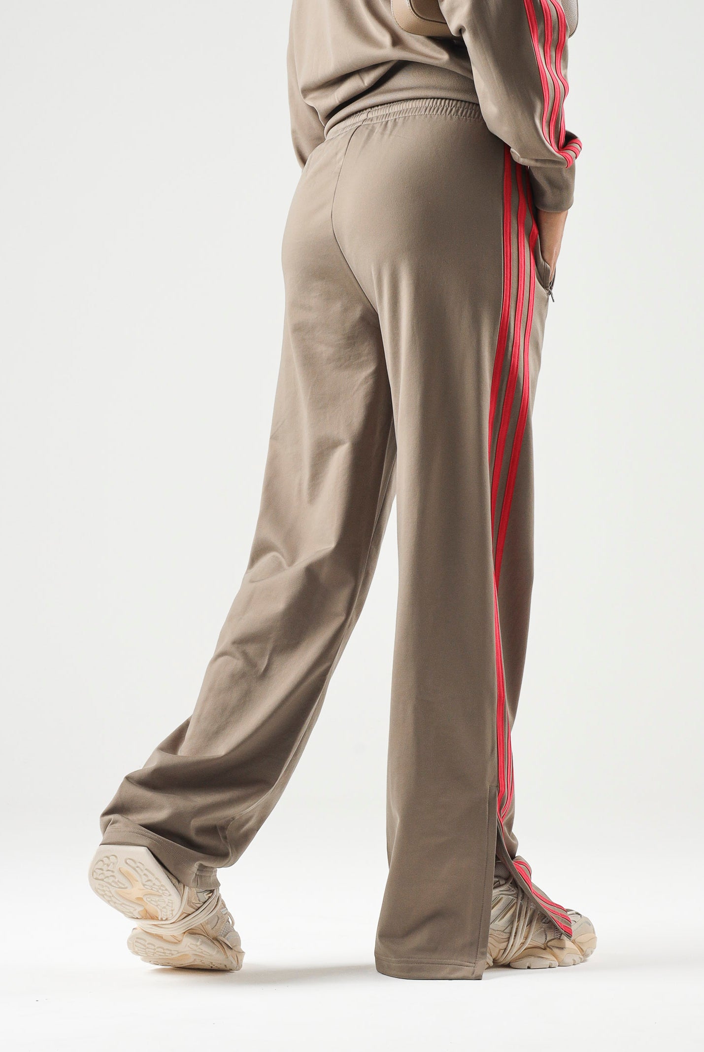 ADIDAS ORIGINALS Pantaloni FIREBIRD LOOSE power pink beige e rosa da donna con gamba ampia KV2233 . ADIDAS ORIGINALS
