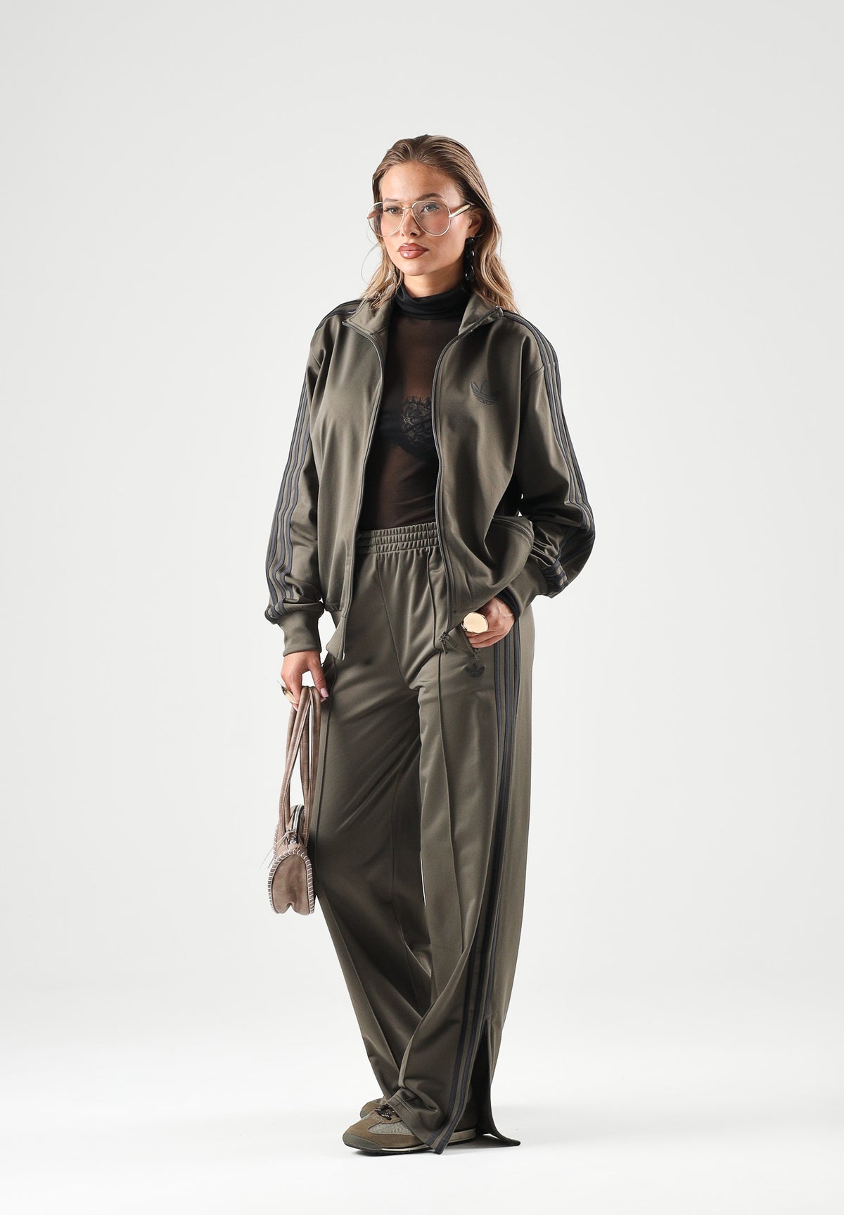 ADIDAS ORIGINALS Pantaloni FIREBIRD LOOSE Branch / marrone da donna con gamba ampia effetto acetato KV2234 . ADIDAS ORIGINALS