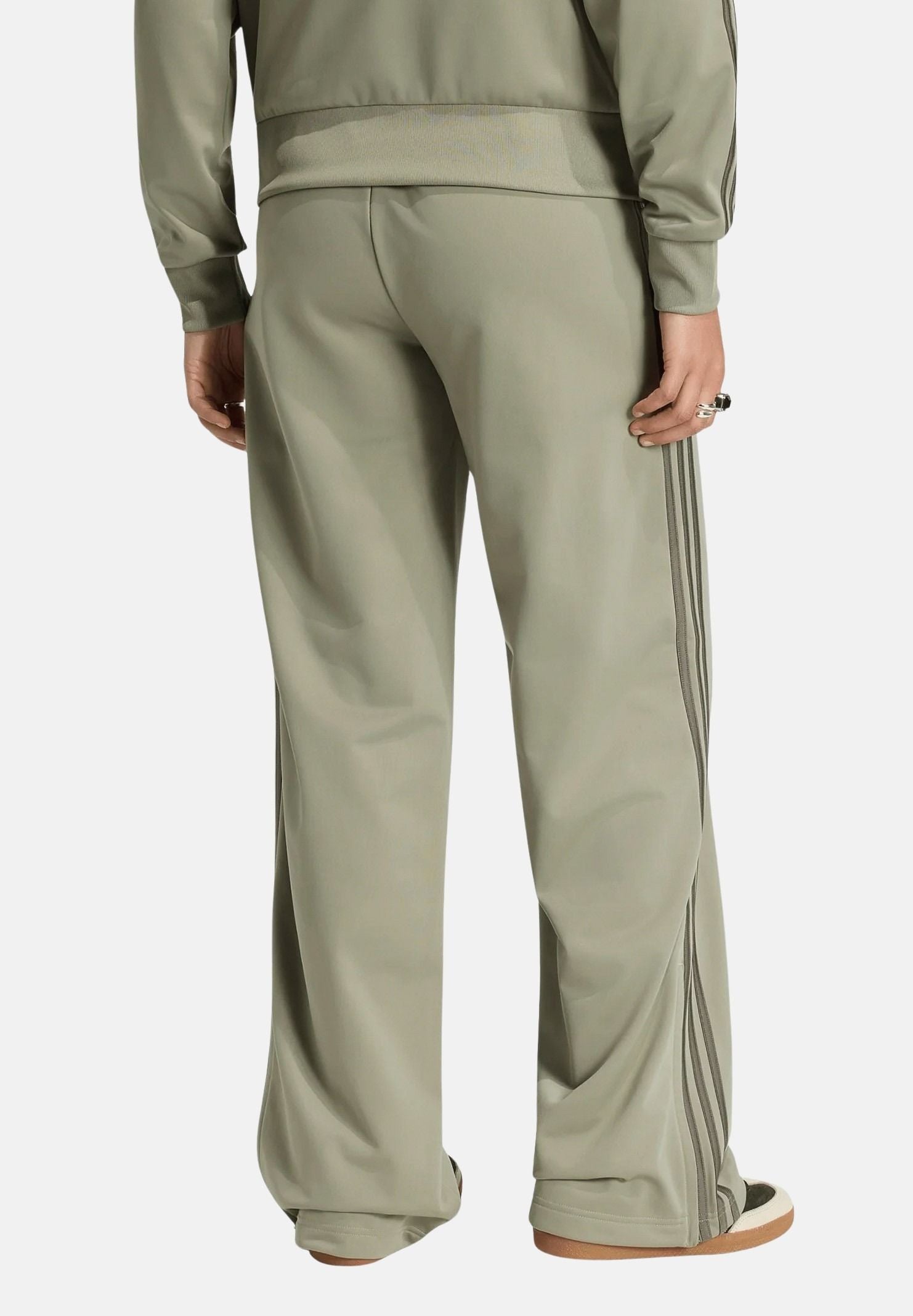 ADIDAS ORIGINALS Pantaloni FIREBIRD LOOSE Silver Pebble / beige e marrone da donna con iconiche 3-Stripes laterali KV2235 . ADIDAS ORIGINALS