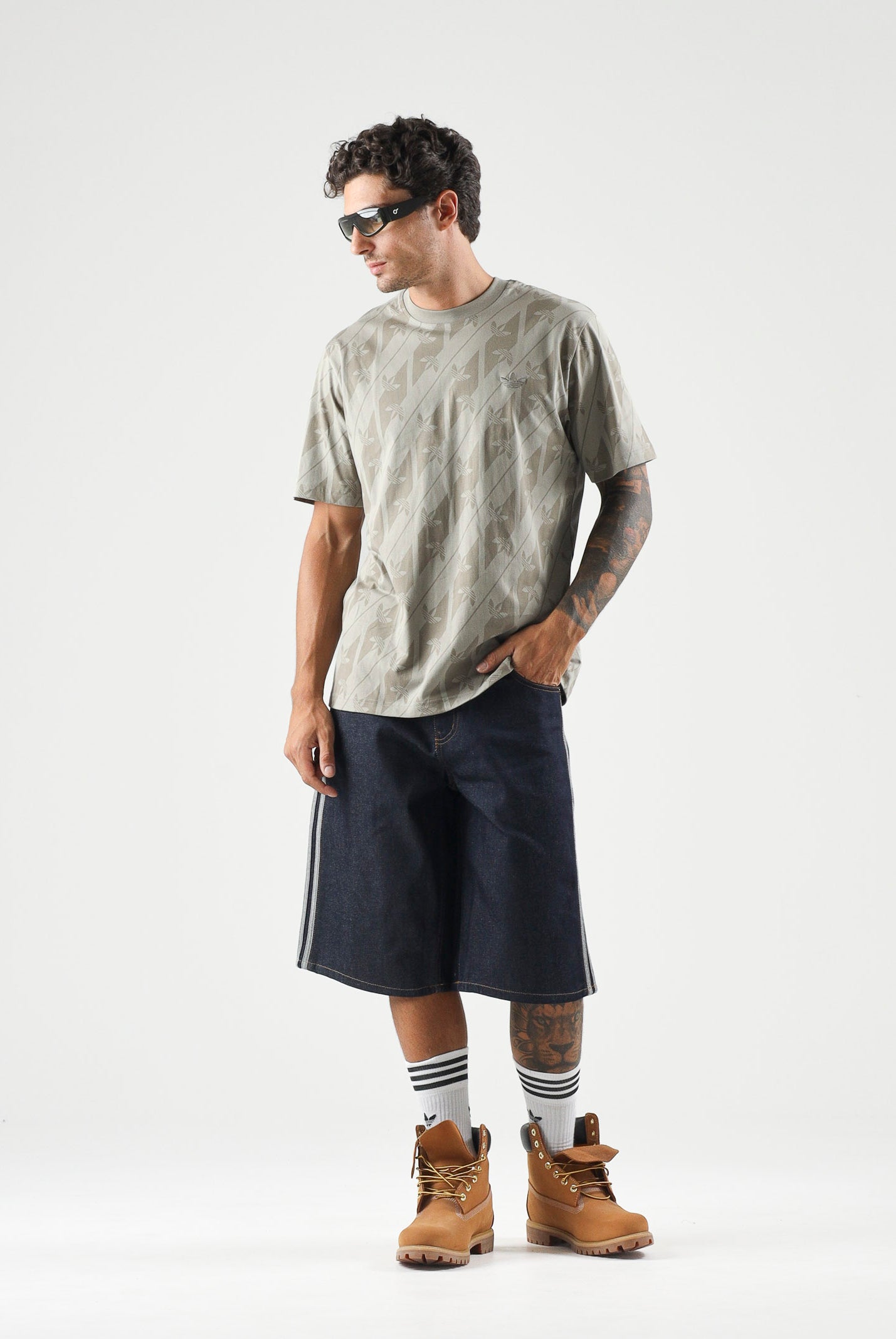 ADIDAS ORIGINALS T-shirt MONOGRAM silver-beige da uomo con fantasia monogram all-over. KV7268 . ADIDAS ORIGINALS